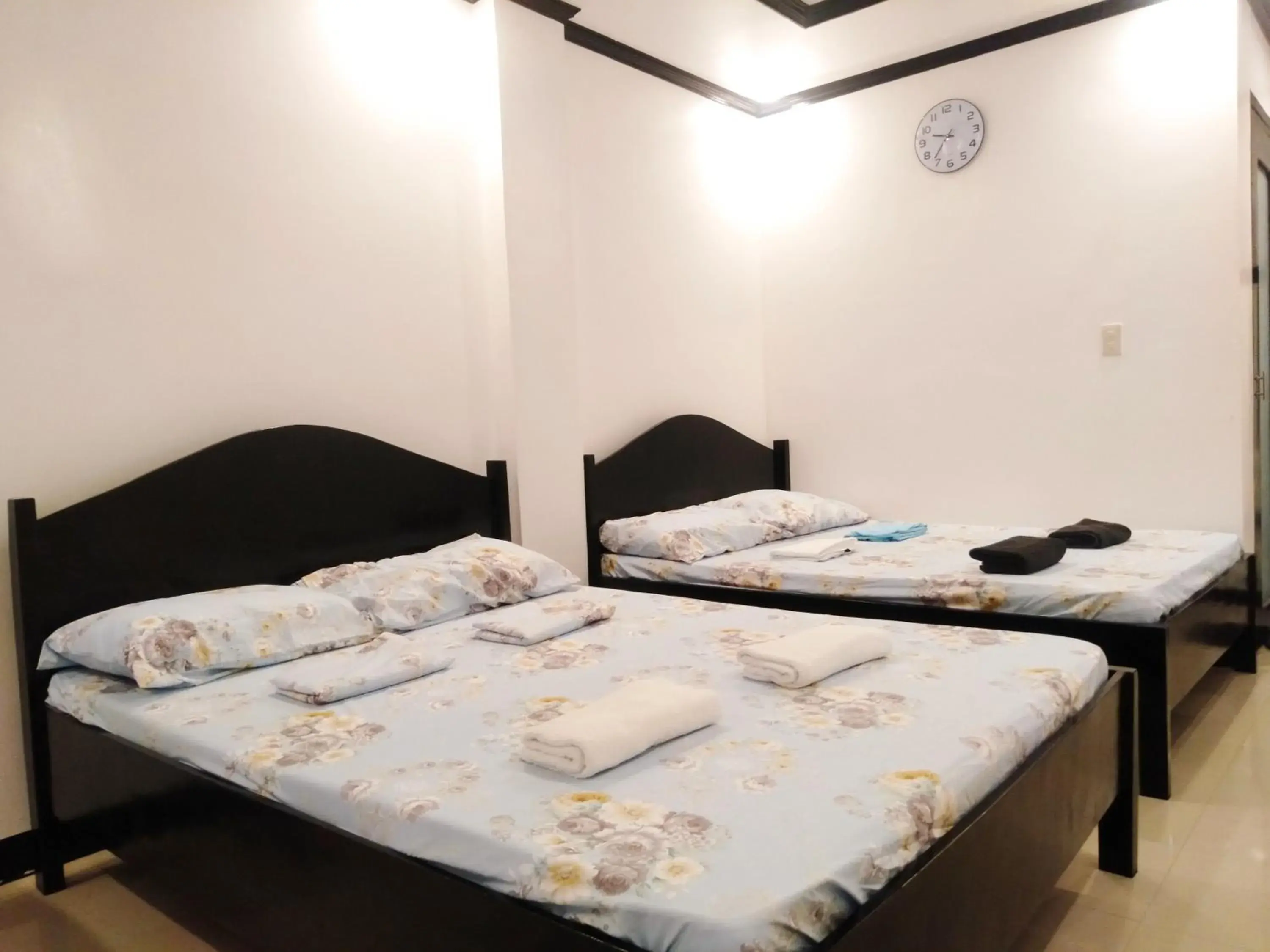 Bed in Strangers Inn&Bar Bed in Strangers Inn&Bar