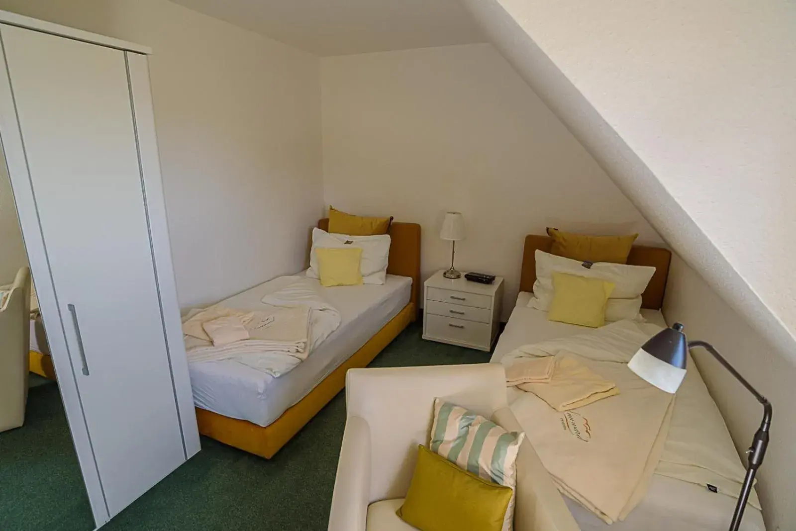 Twin Room with Garden View - single occupancy in Pension Luuward 3 Sterne superior Hotel Twin Room with Garden View - single occupancy in Pension Luuward 3 Sterne superior Hotel