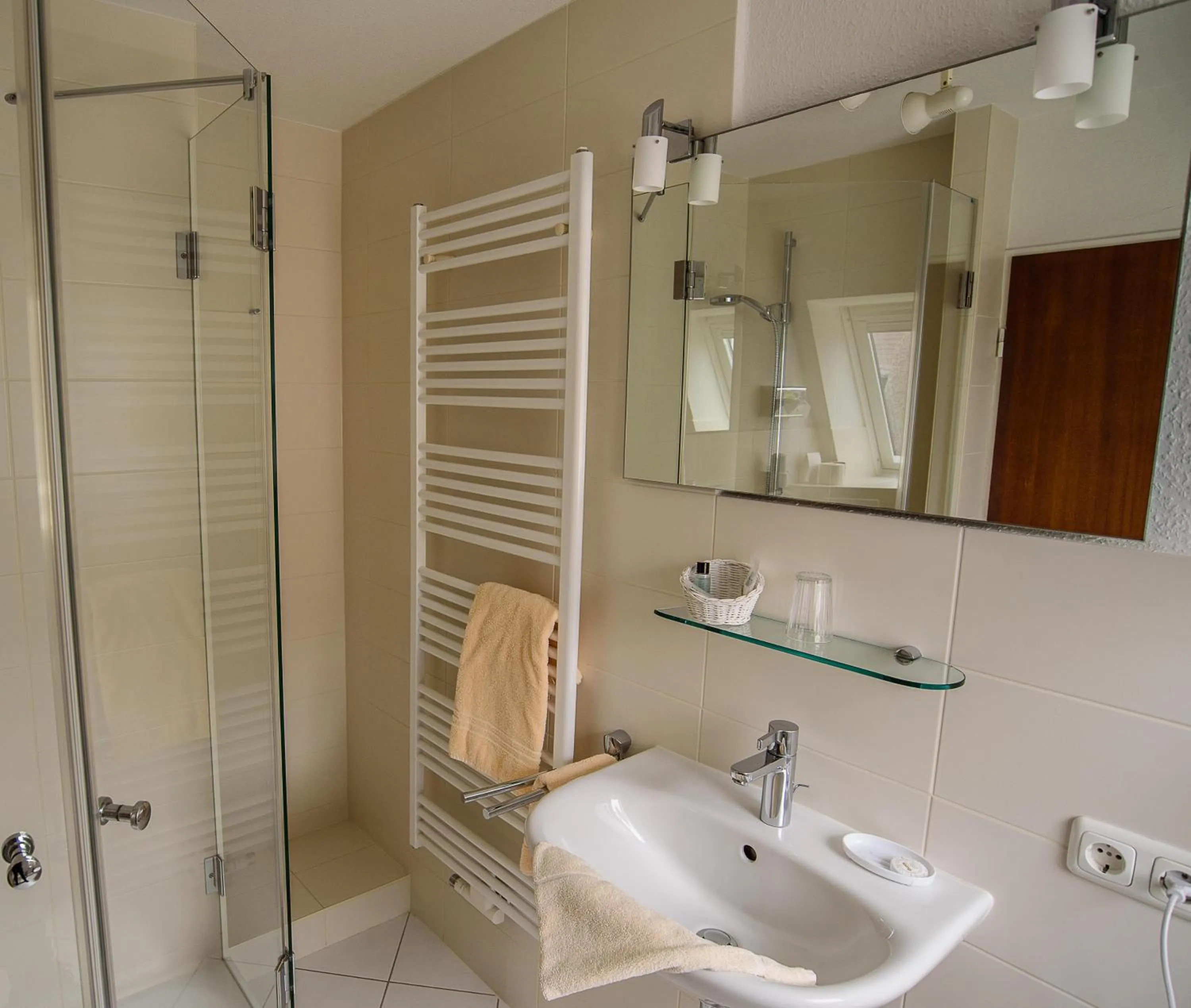 Bathroom in Pension Luuward 3 Sterne superior Hotel