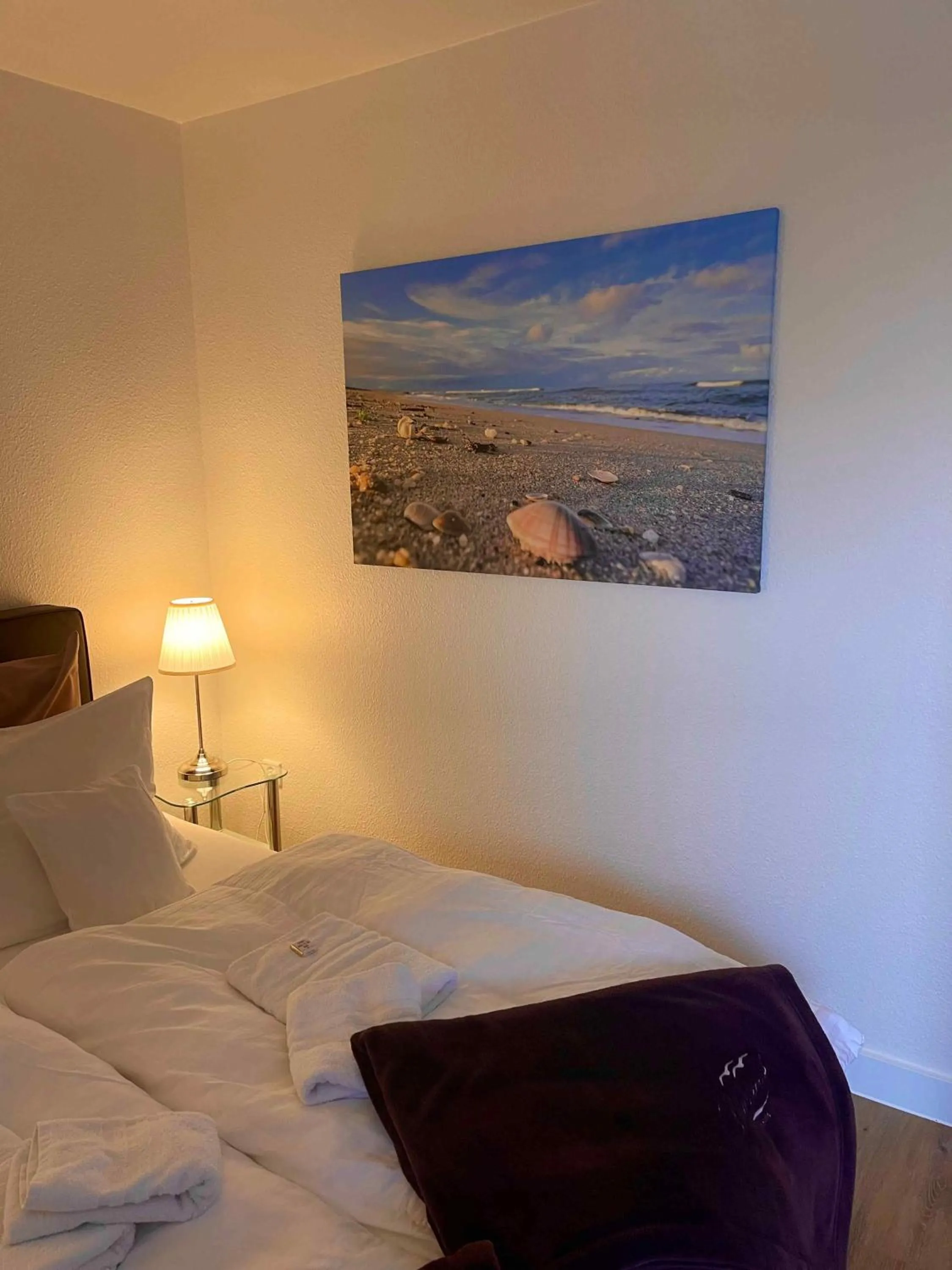 Photo of the whole room, Bed in Pension Luuward 3 Sterne superior Hotel