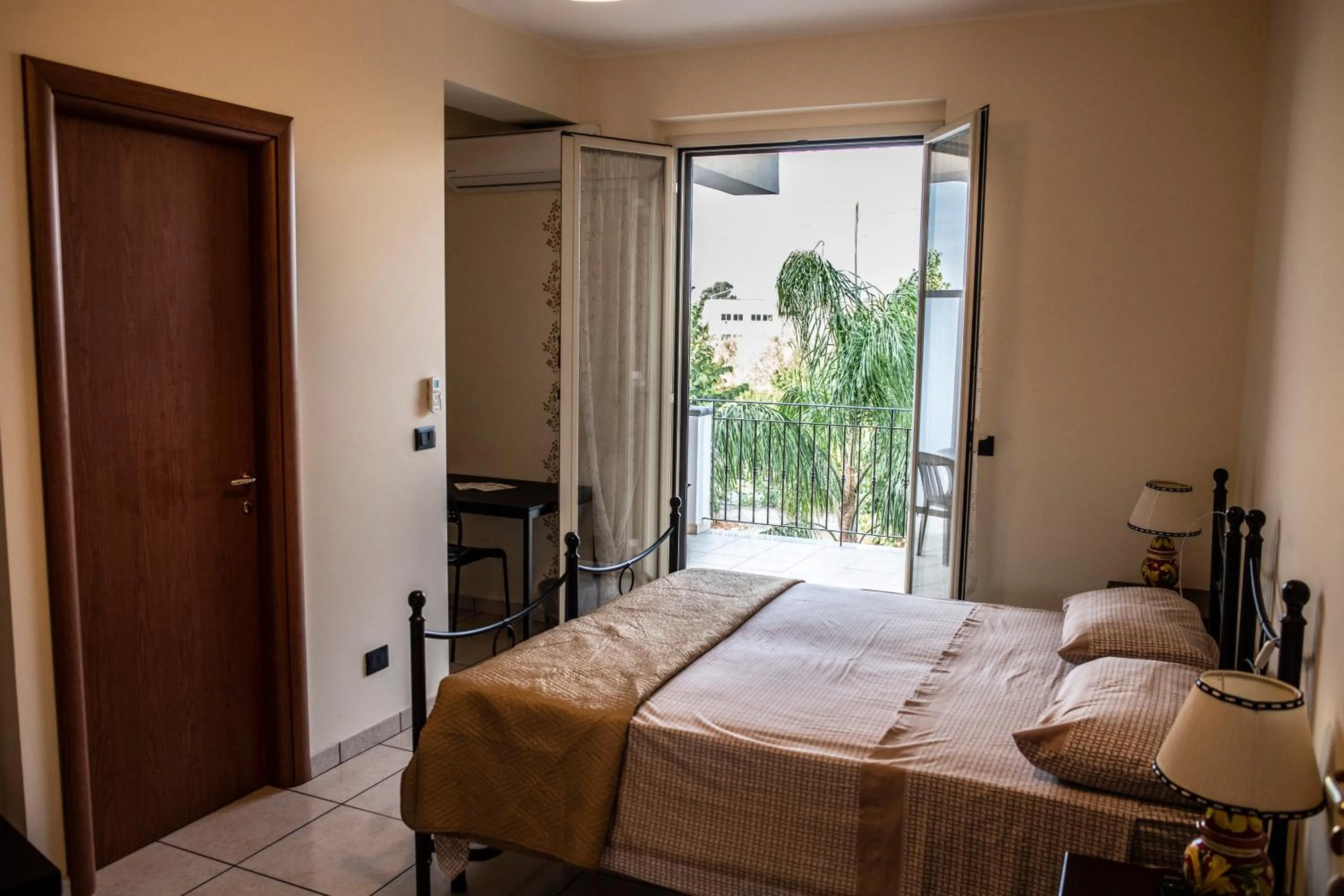 Photo of the whole room, Bed in B&B Caravello