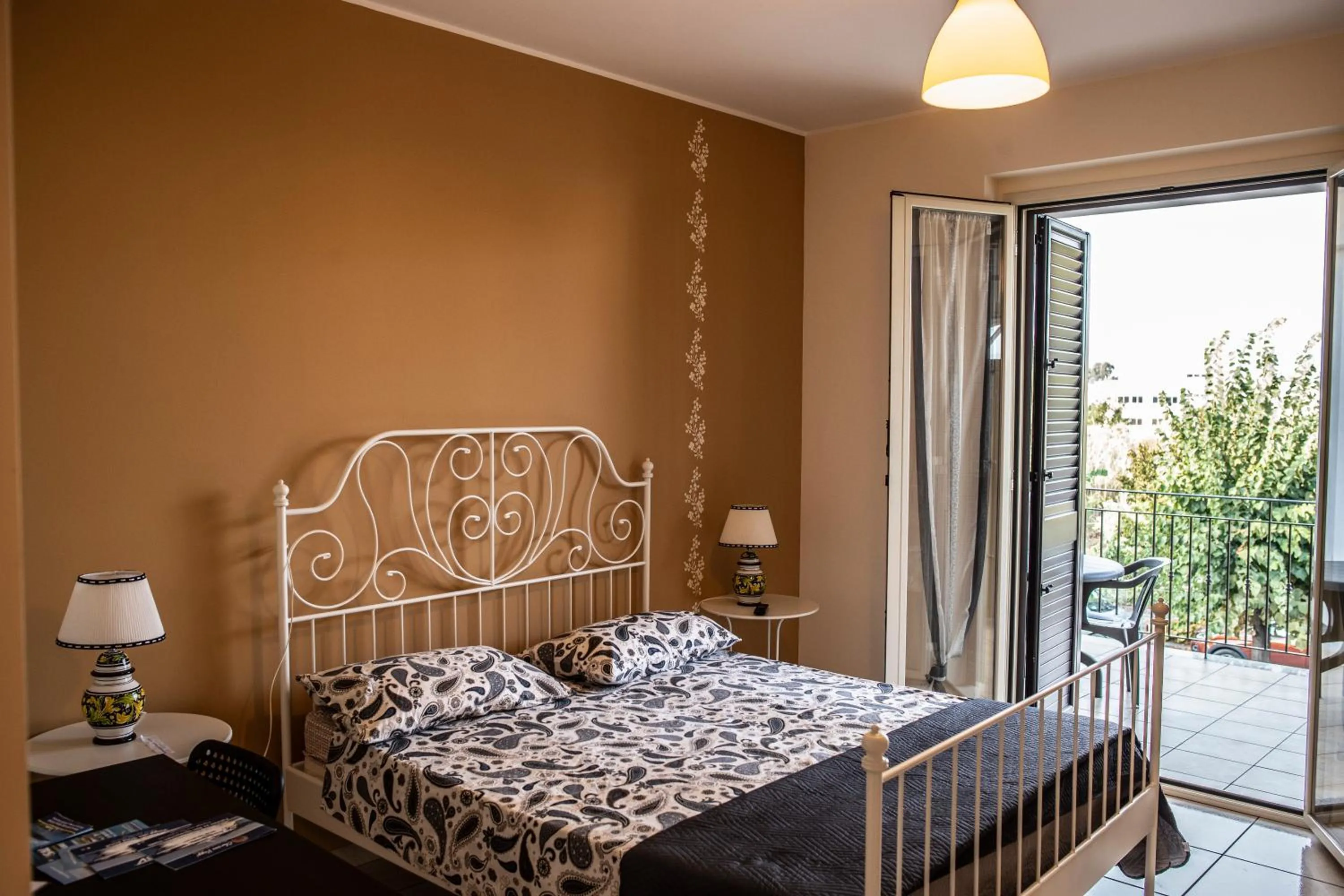 Photo of the whole room, Bed in B&B Caravello