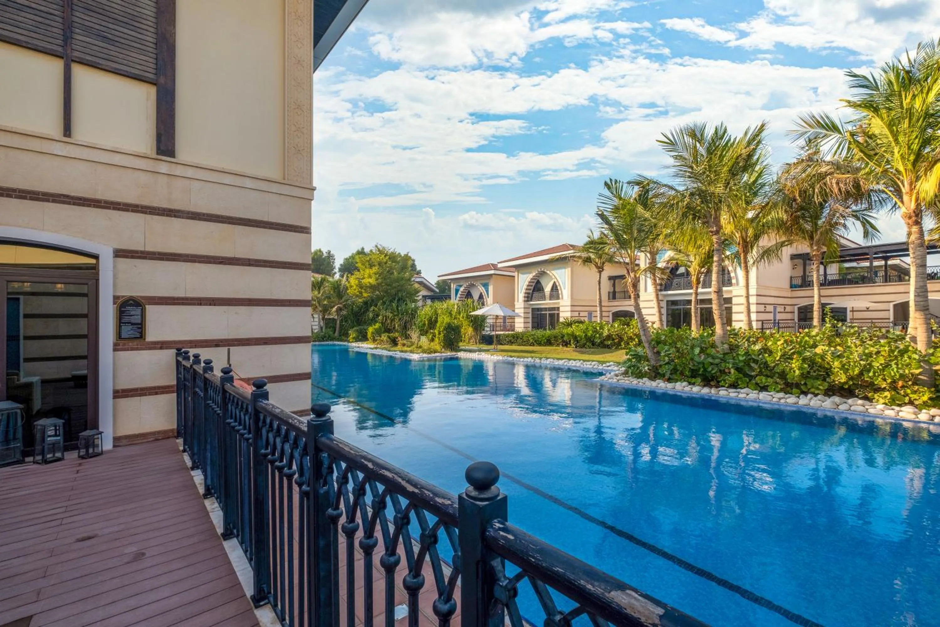 Day in Zabeel Saray Royal Residences Lagoon Villa