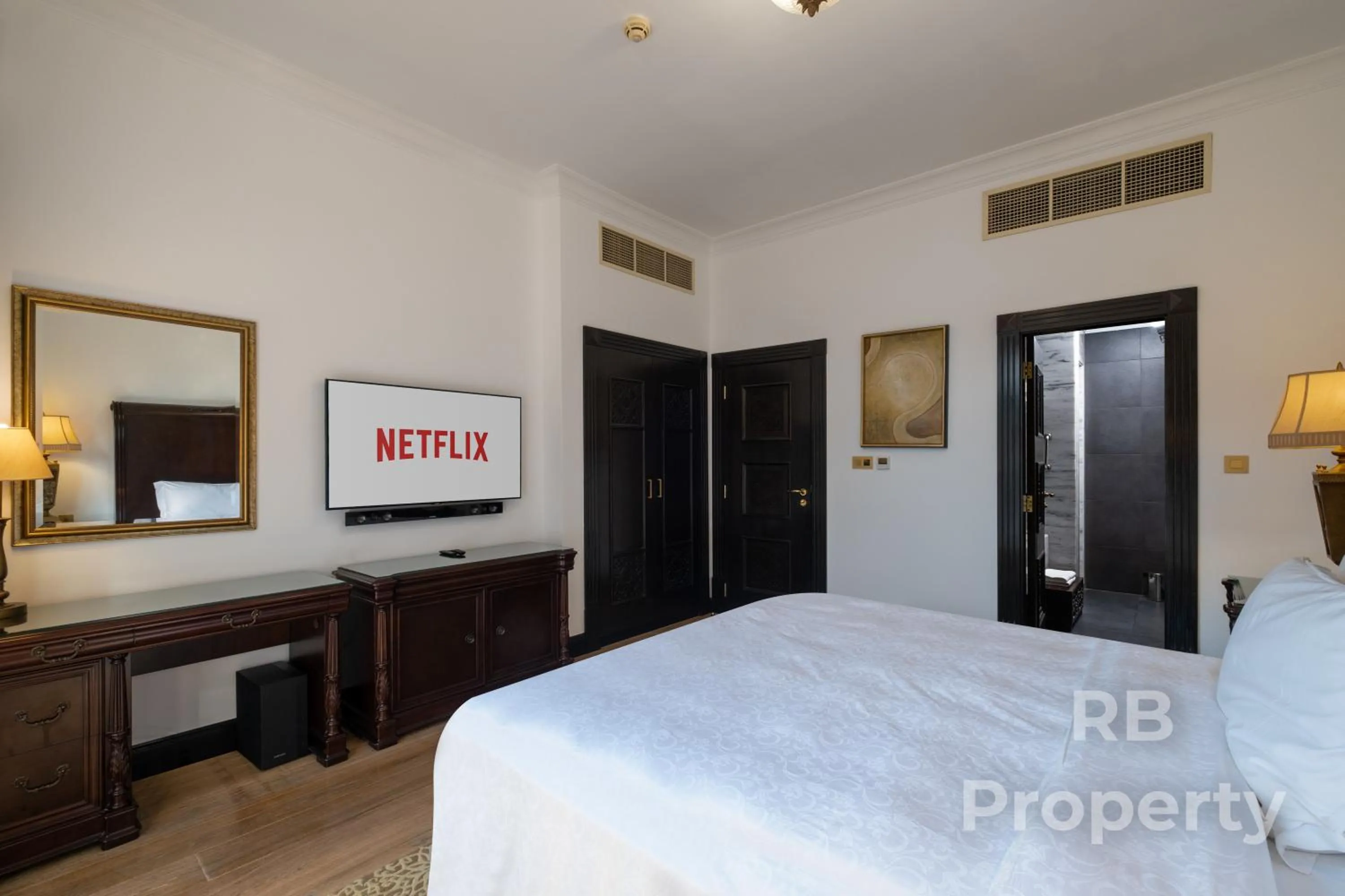 Bed in Zabeel Saray Royal Residences Lagoon Villa