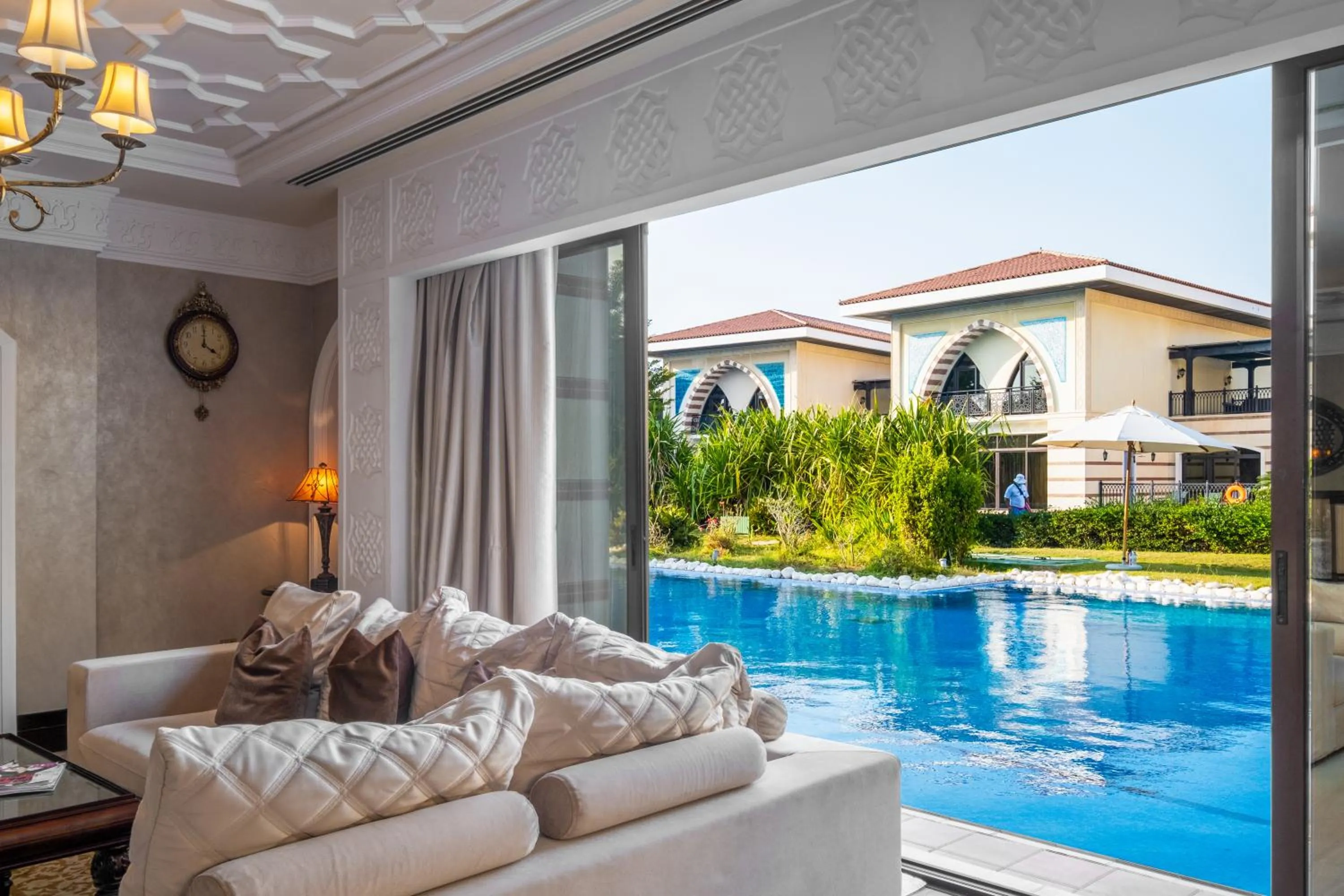 Day in Zabeel Saray Royal Residences Lagoon Villa