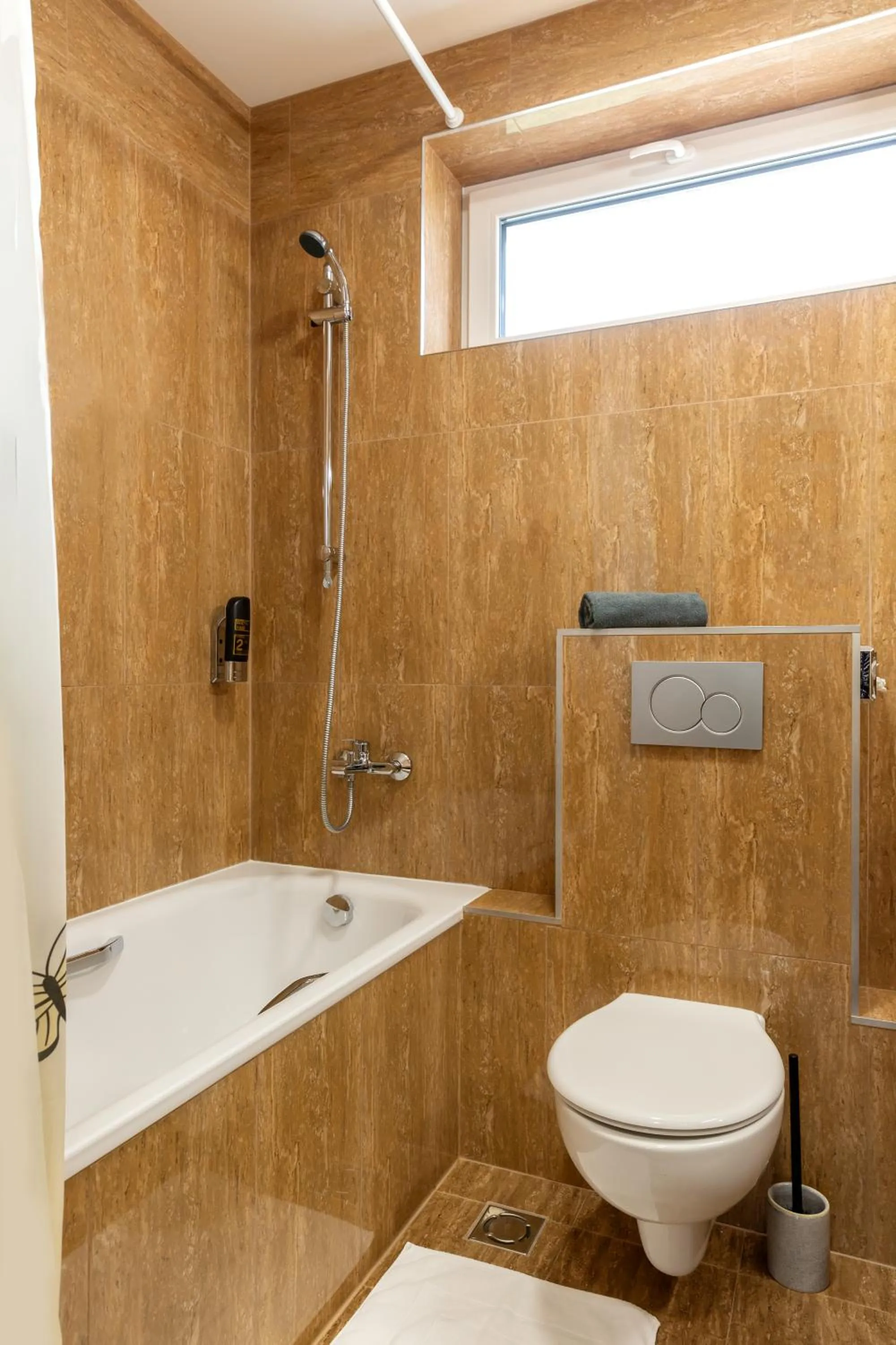 Toilet in Hotel Max Inn