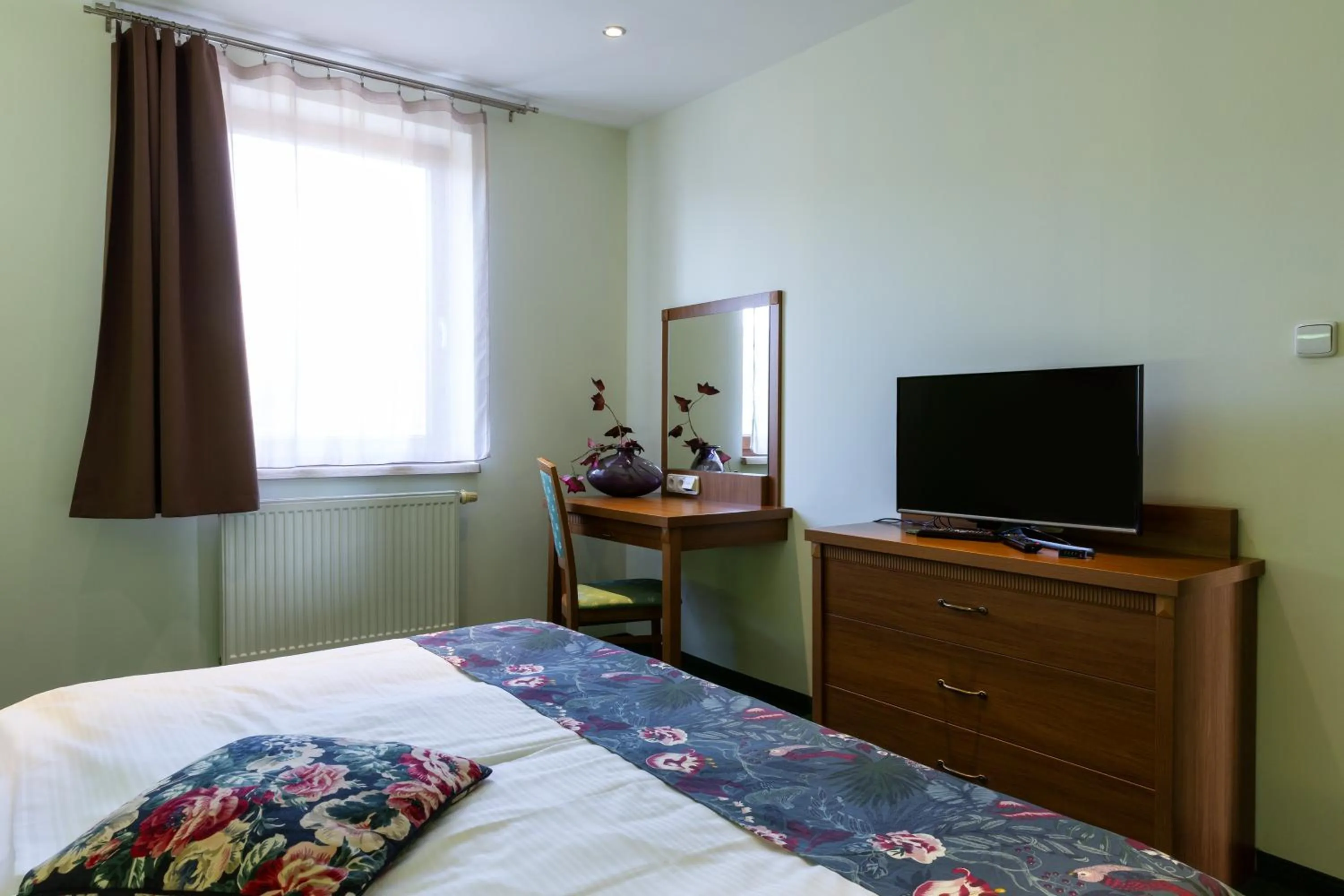 Bed in Hotel Max Inn