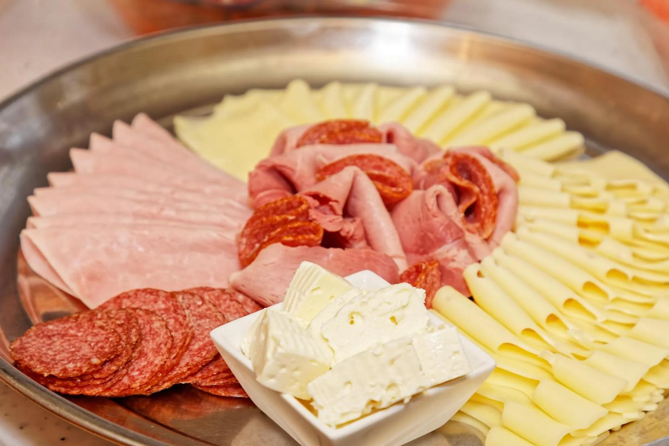 Food and drinks in Hotel Max Inn