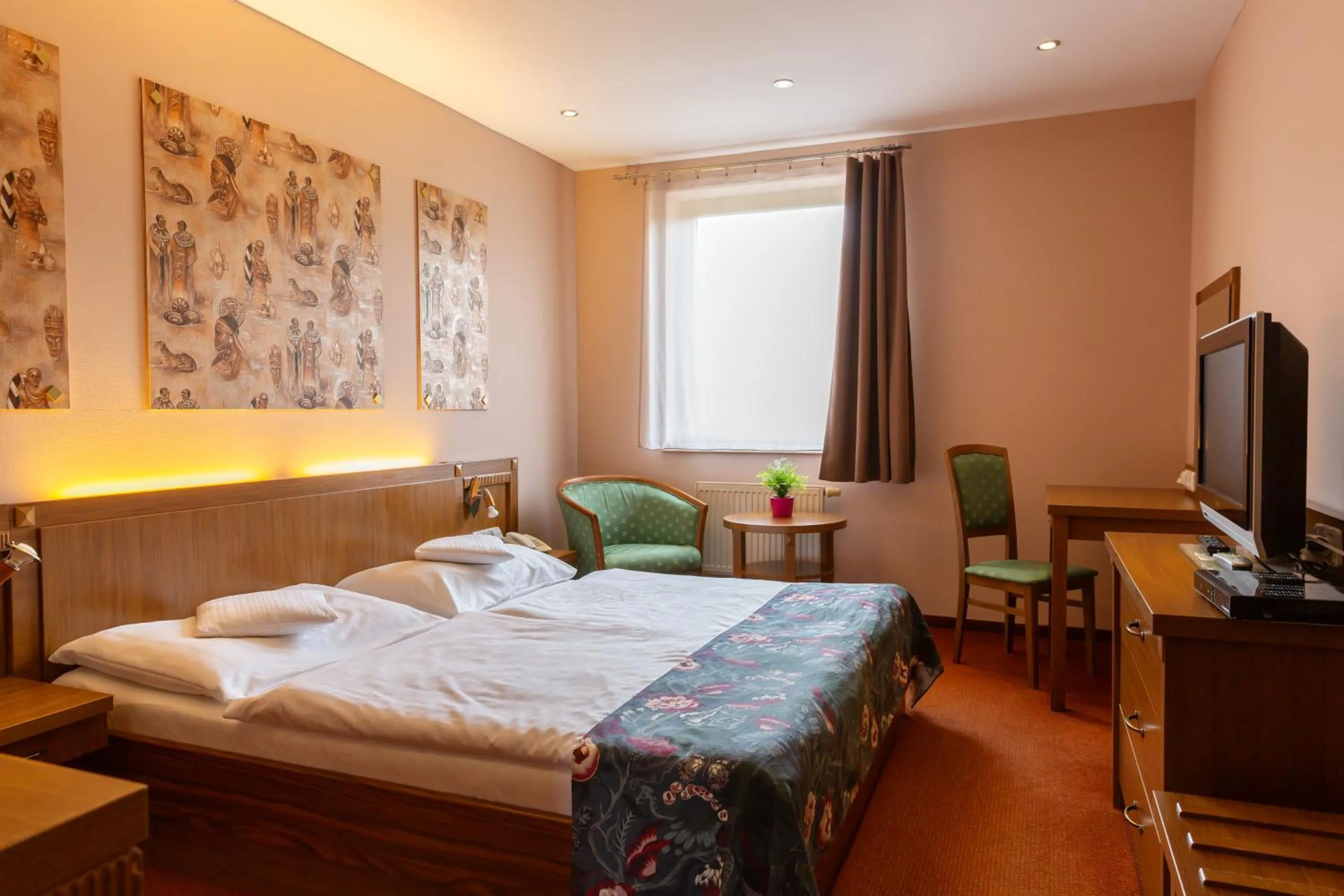 Bed in Hotel Max Inn