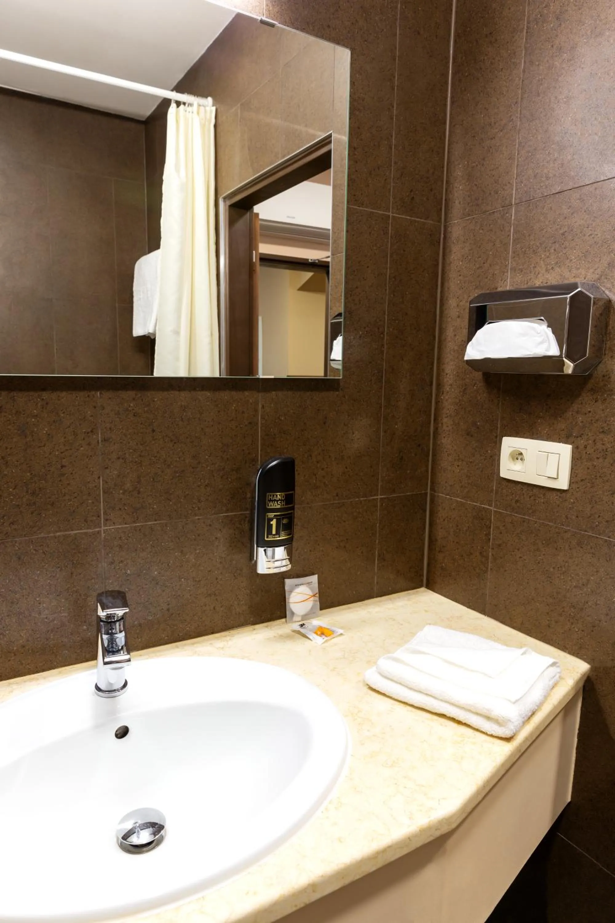 Bathroom in Hotel Max Inn