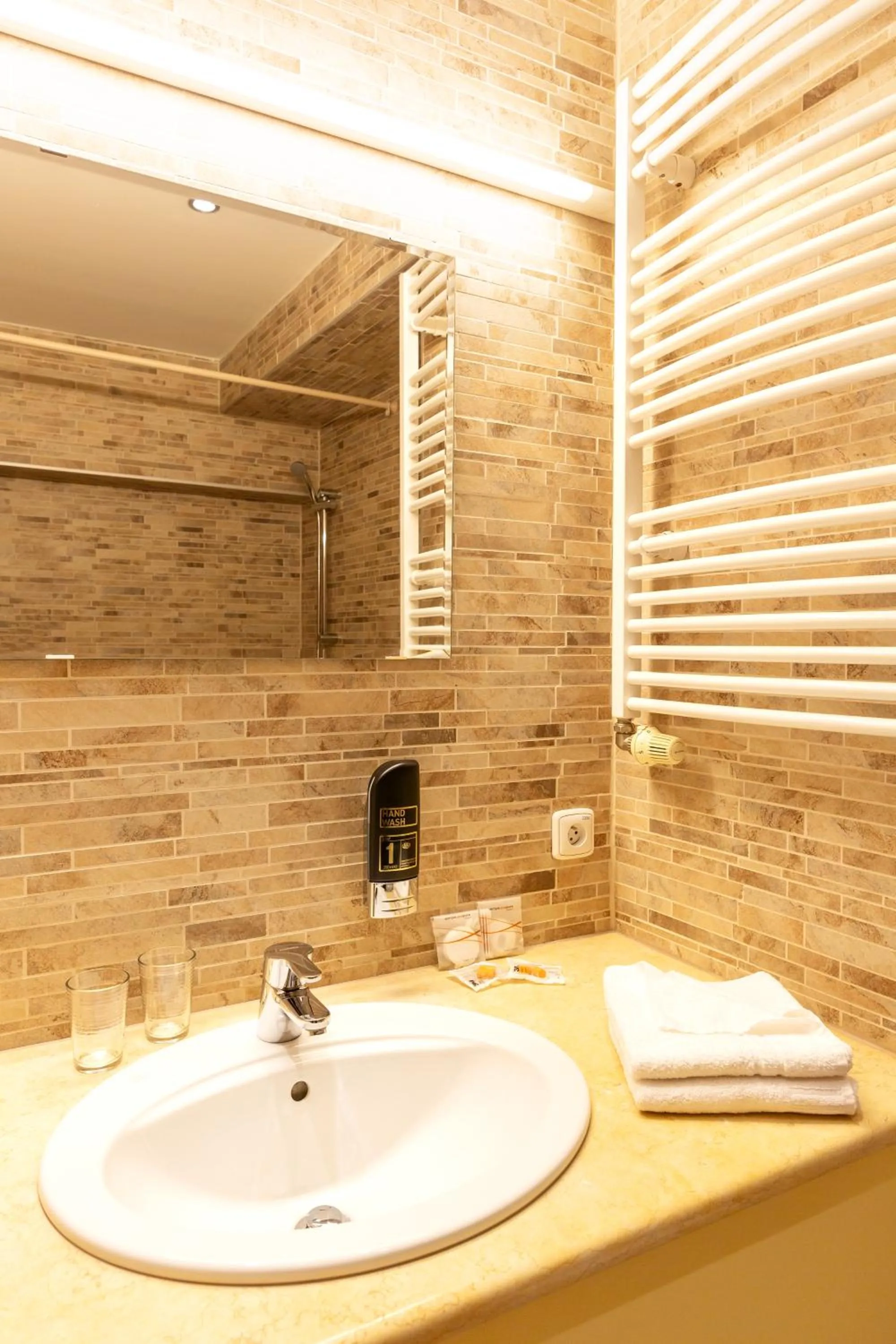 Bathroom in Hotel Max Inn