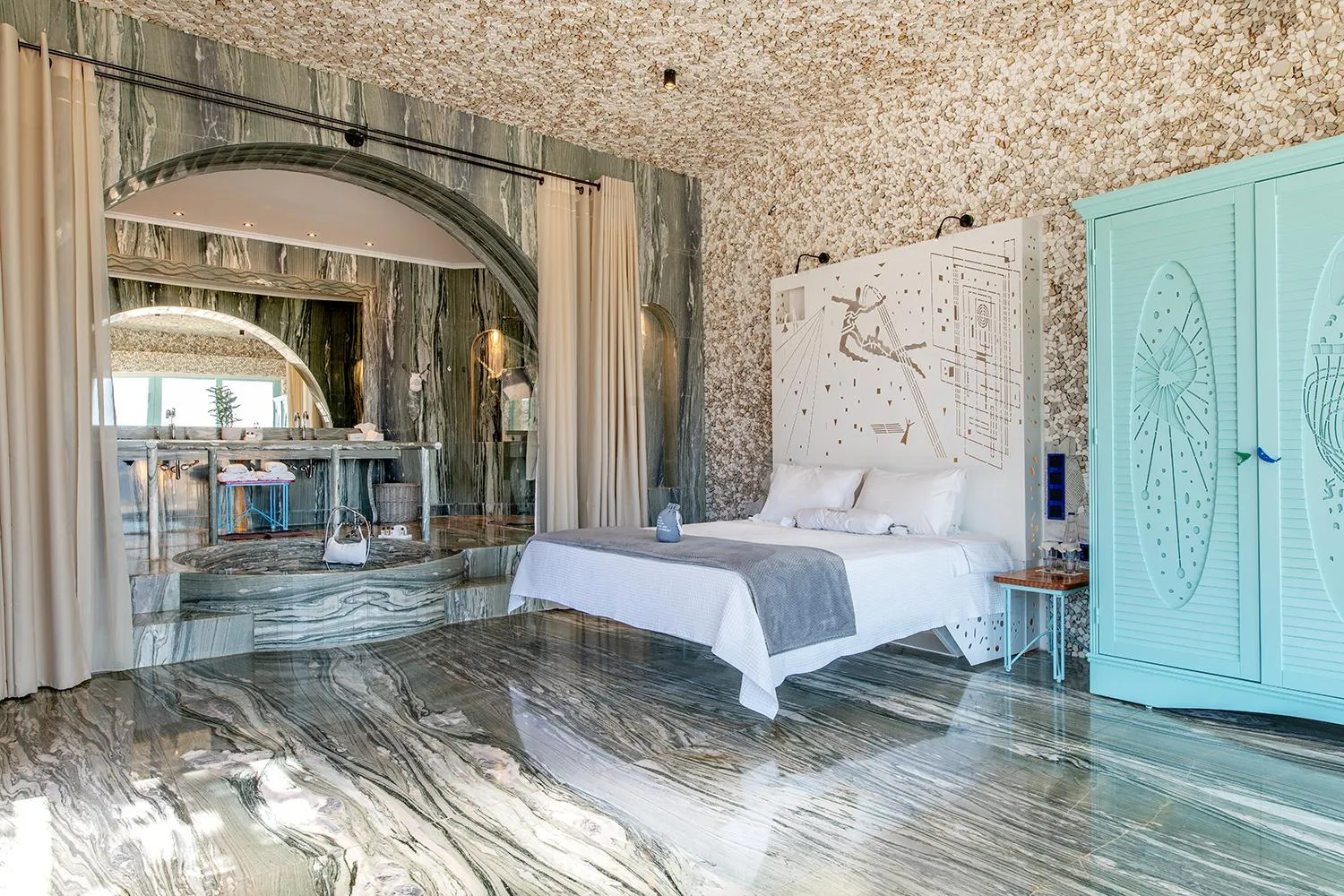 Bedroom, Bed in Calilo