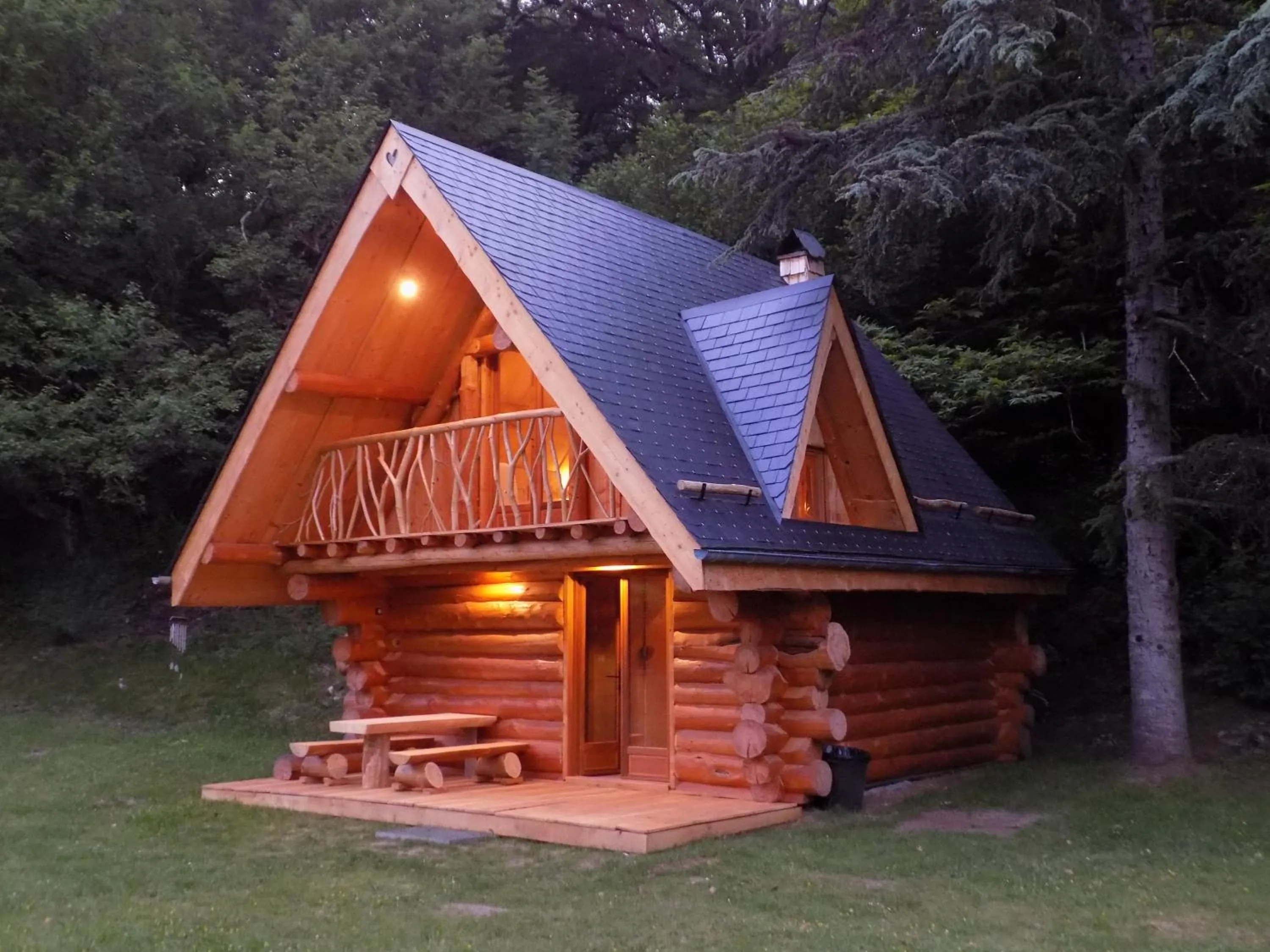 Property building in Pyrenées Emotions, Eco-responsables, Nature, Sports Aventures