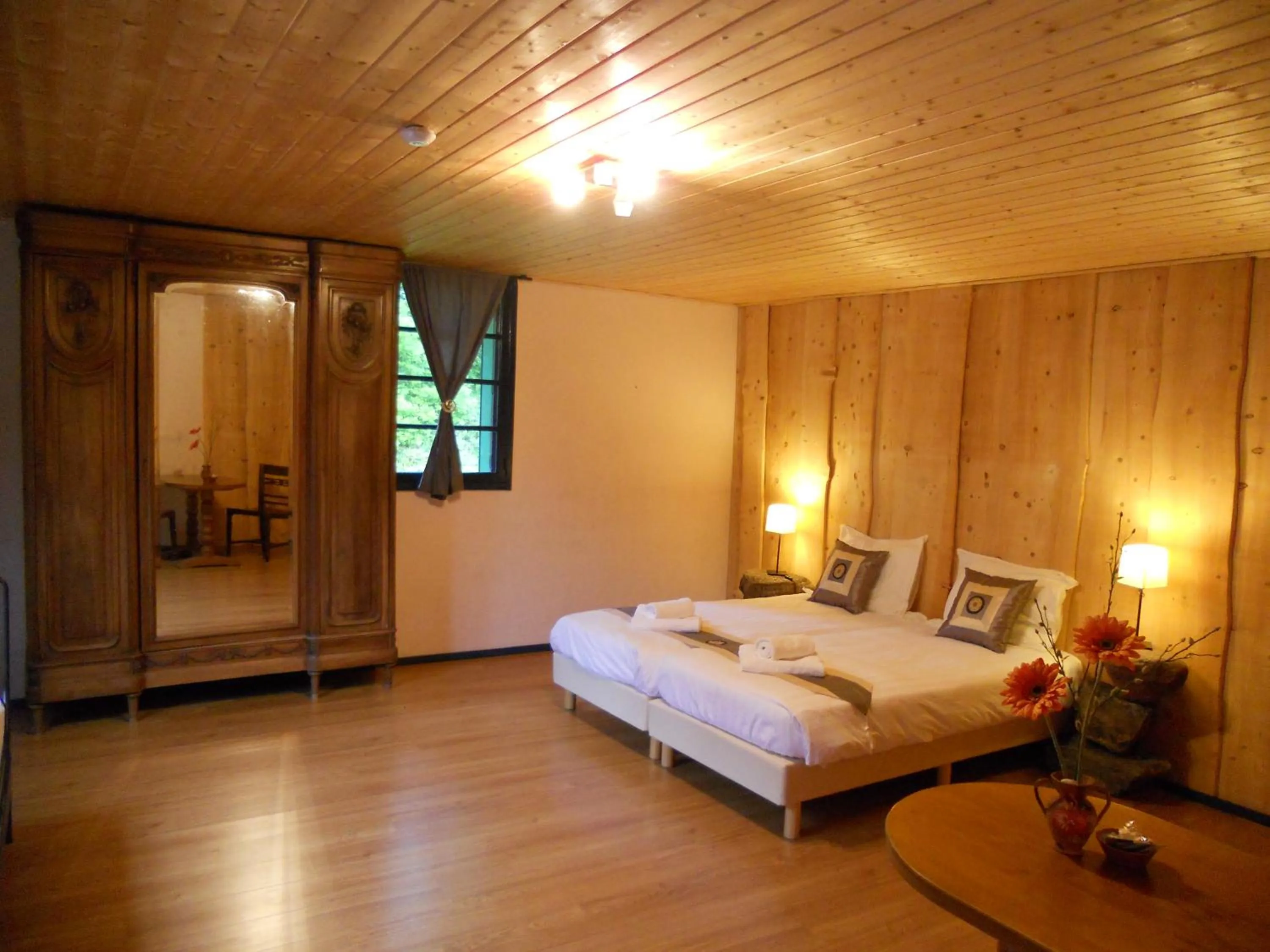 Bedroom, Bed in Pyrenées Emotions, Eco-responsables, Nature, Sports Aventures