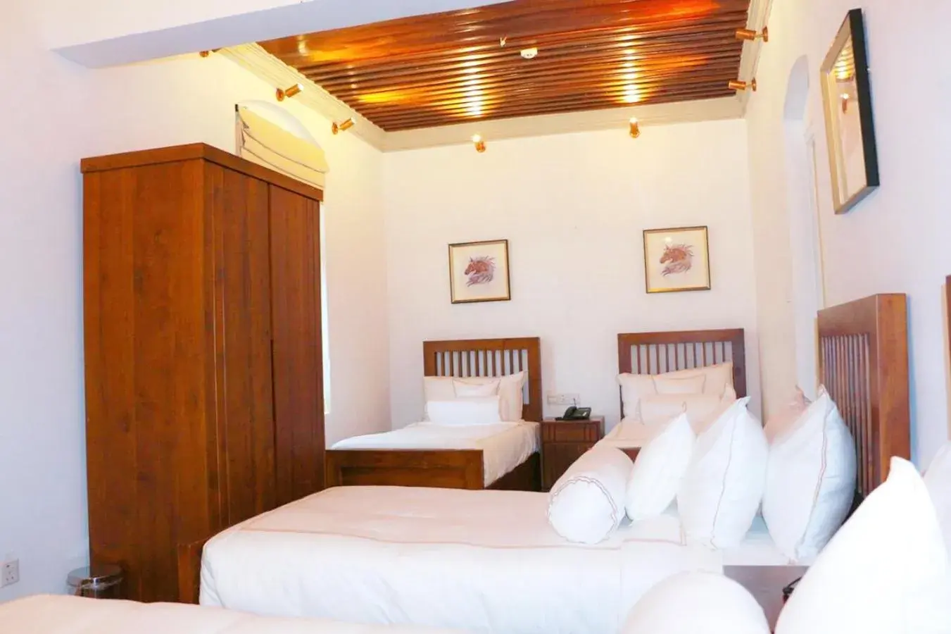 Deluxe Quadruple Room in The Clovelly Bungalow Deluxe Quadruple Room in The Clovelly Bungalow