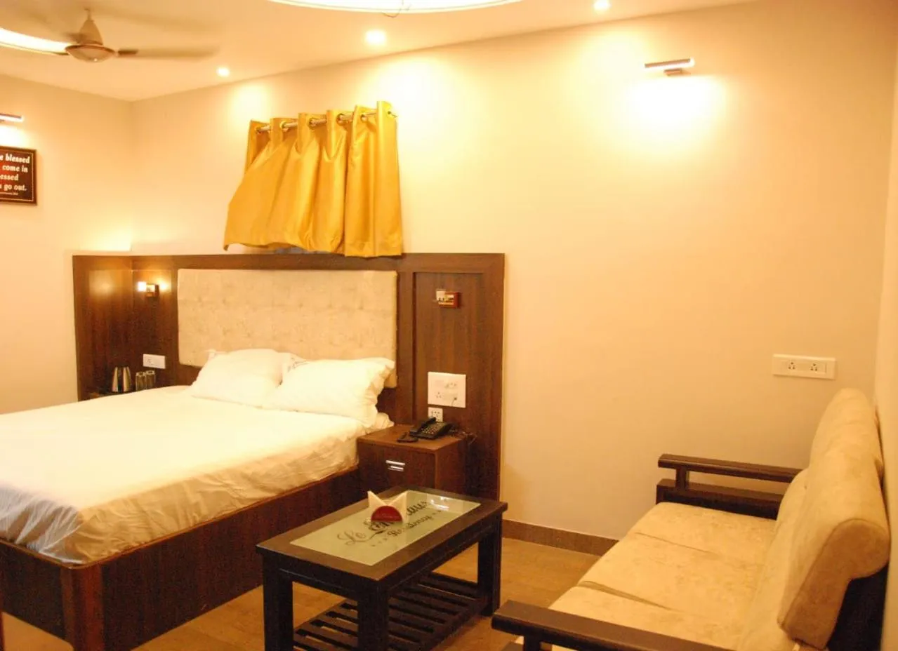 bunk bed, Bed in Le Emerald Residency