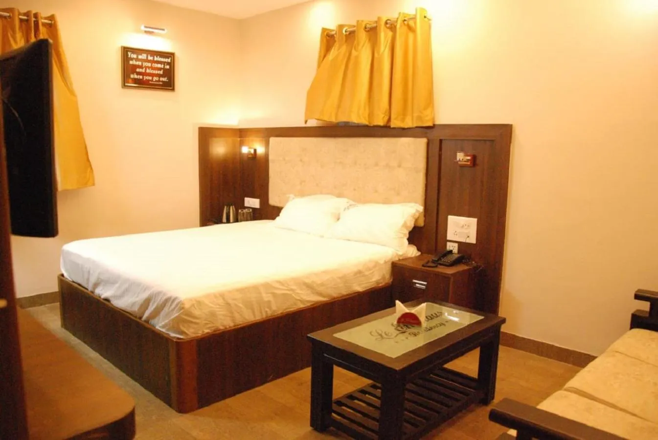 bunk bed, Bed in Le Emerald Residency