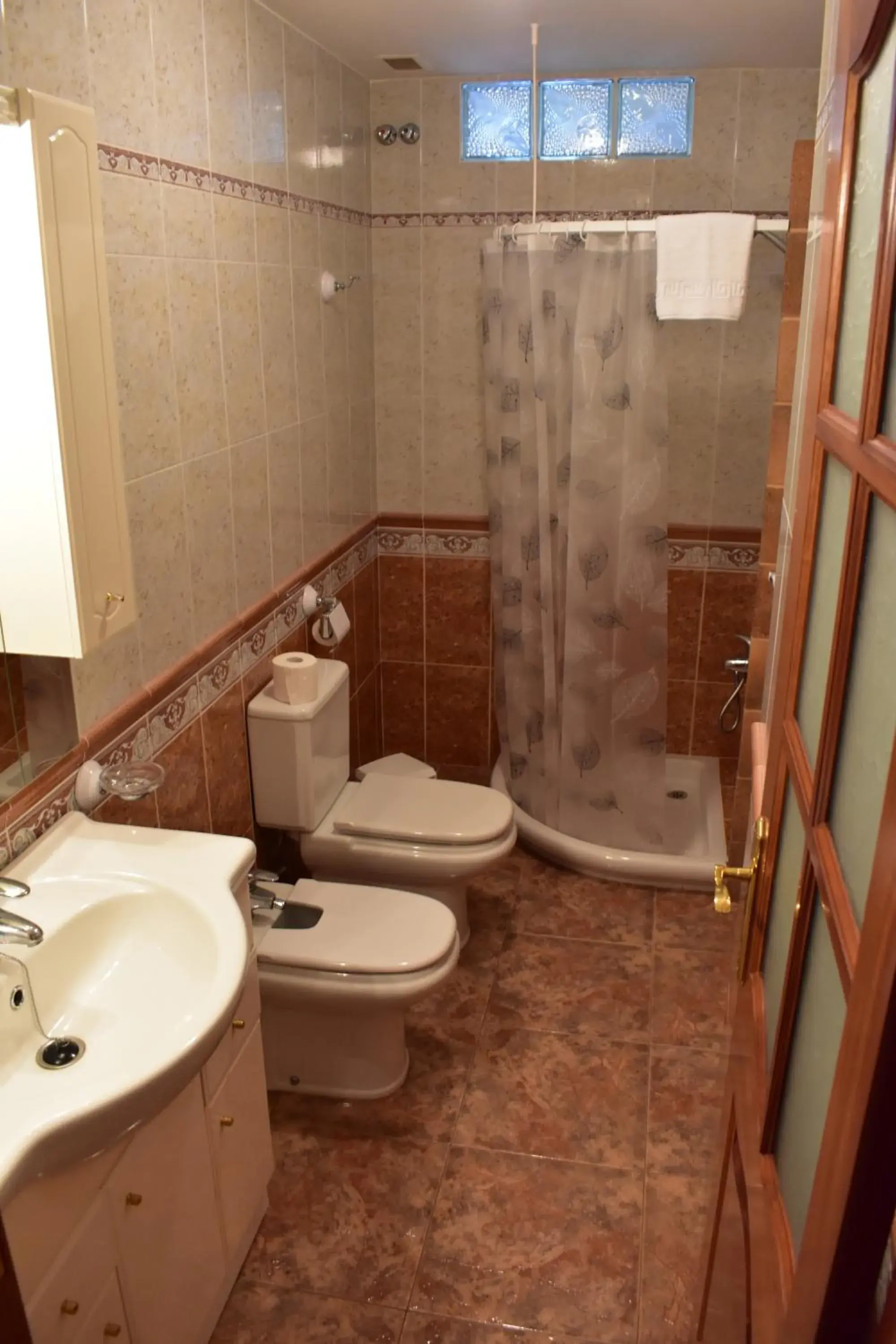 Shower in La Fonda Aeropuerto Shower in La Fonda Aeropuerto