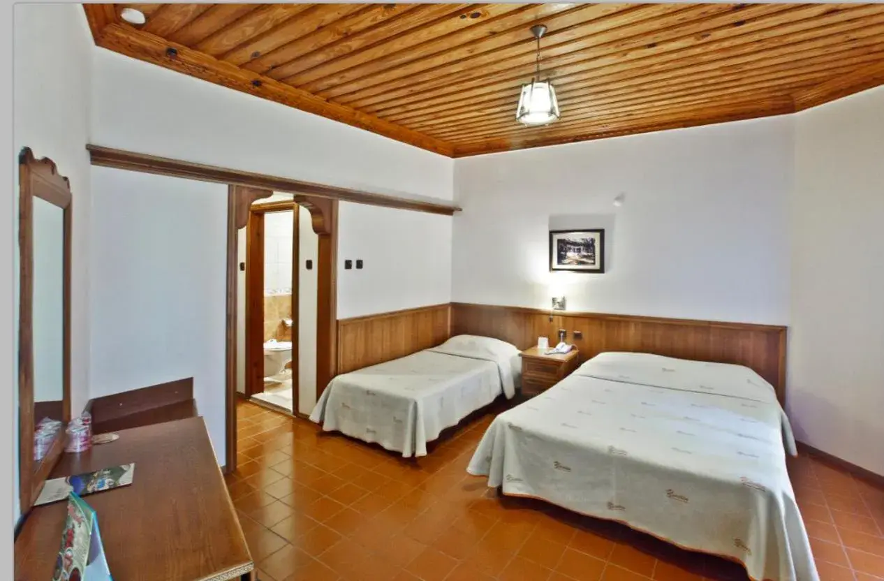 Standard Triple Room in Yucelen Hotel Standard Triple Room in Yucelen Hotel