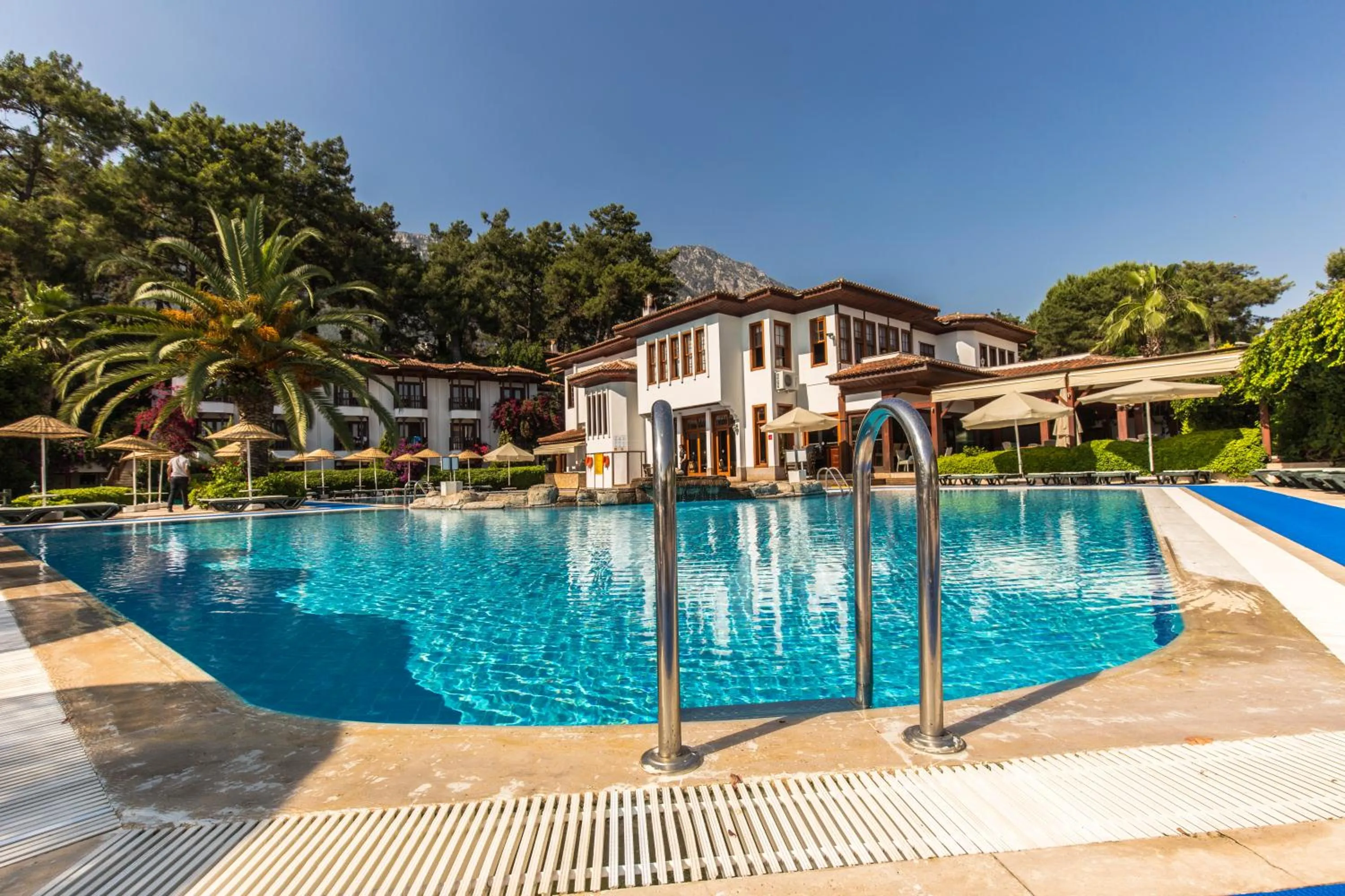 Swimming pool in Yucelen Hotel