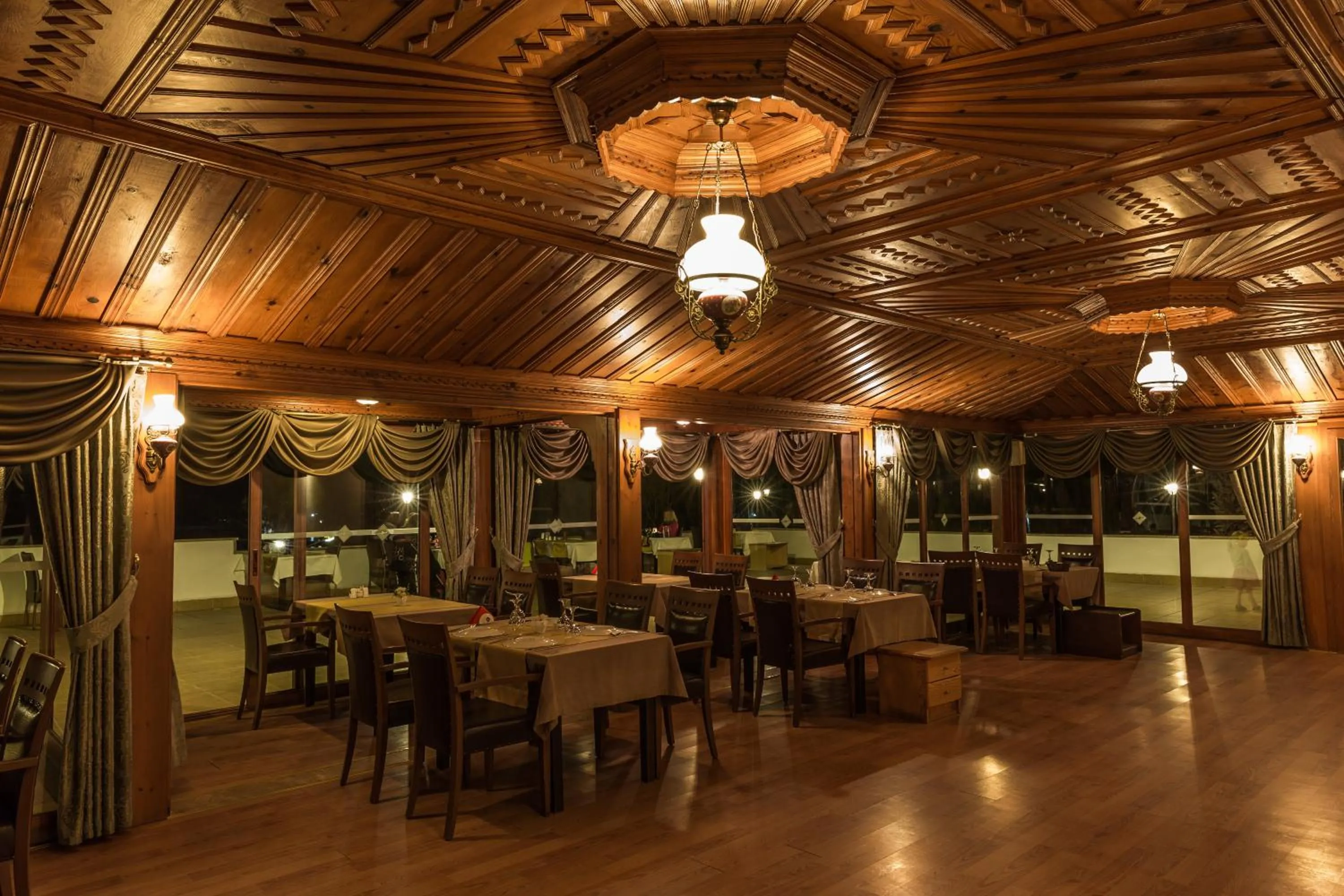 Restaurant/places to eat in Yucelen Hotel