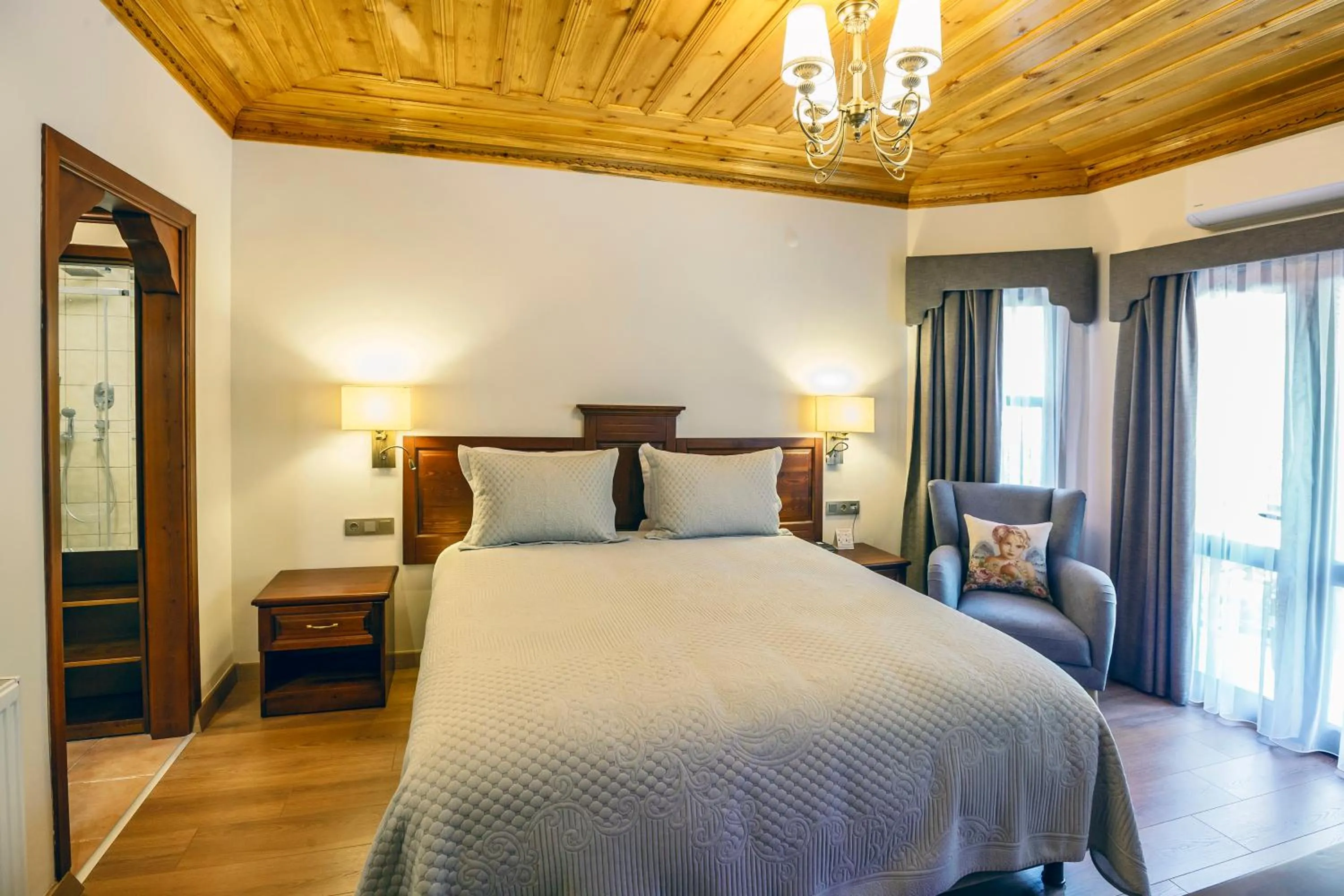 Bed in Yucelen Hotel