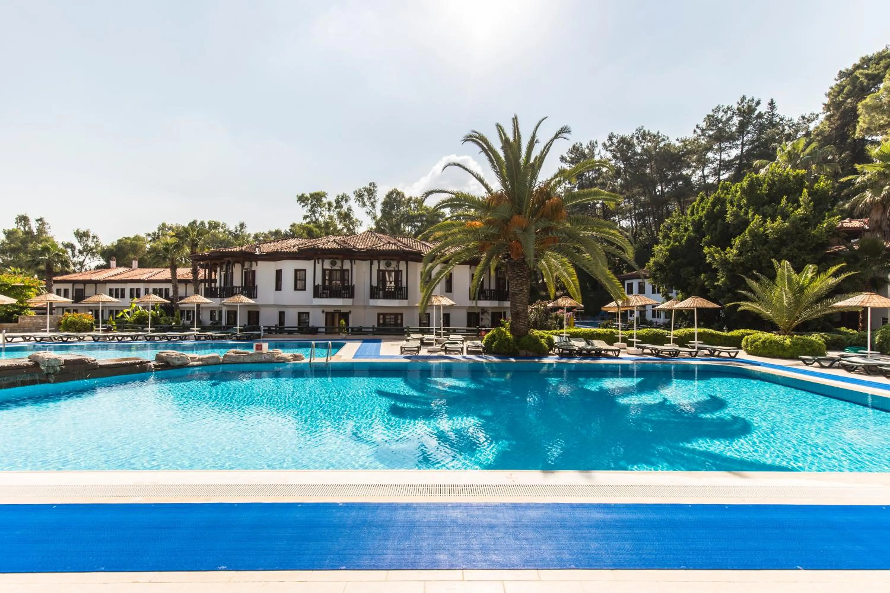 Swimming pool in Yucelen Hotel