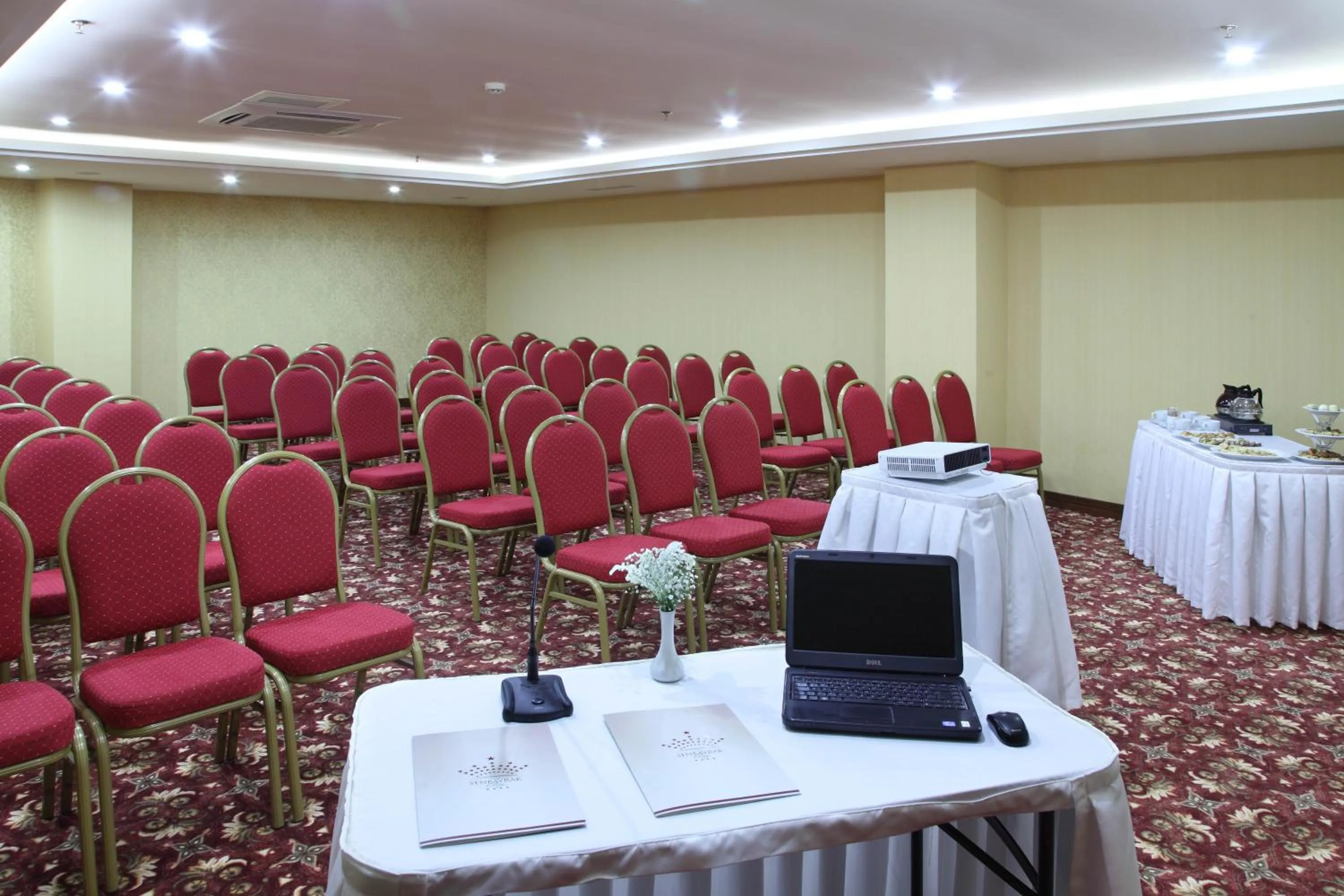 Business facilities in Hotel Senbayrak City