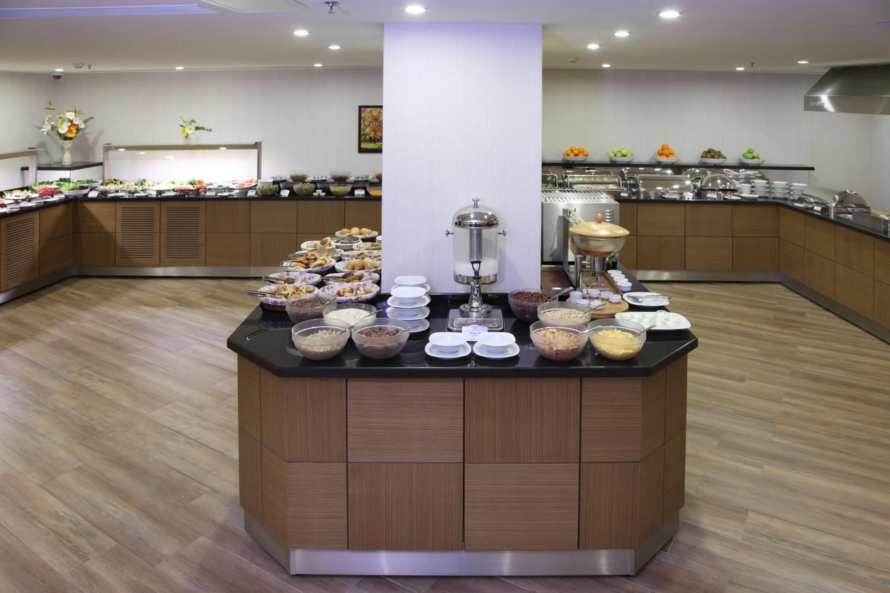 Food and drinks in Hotel Senbayrak City