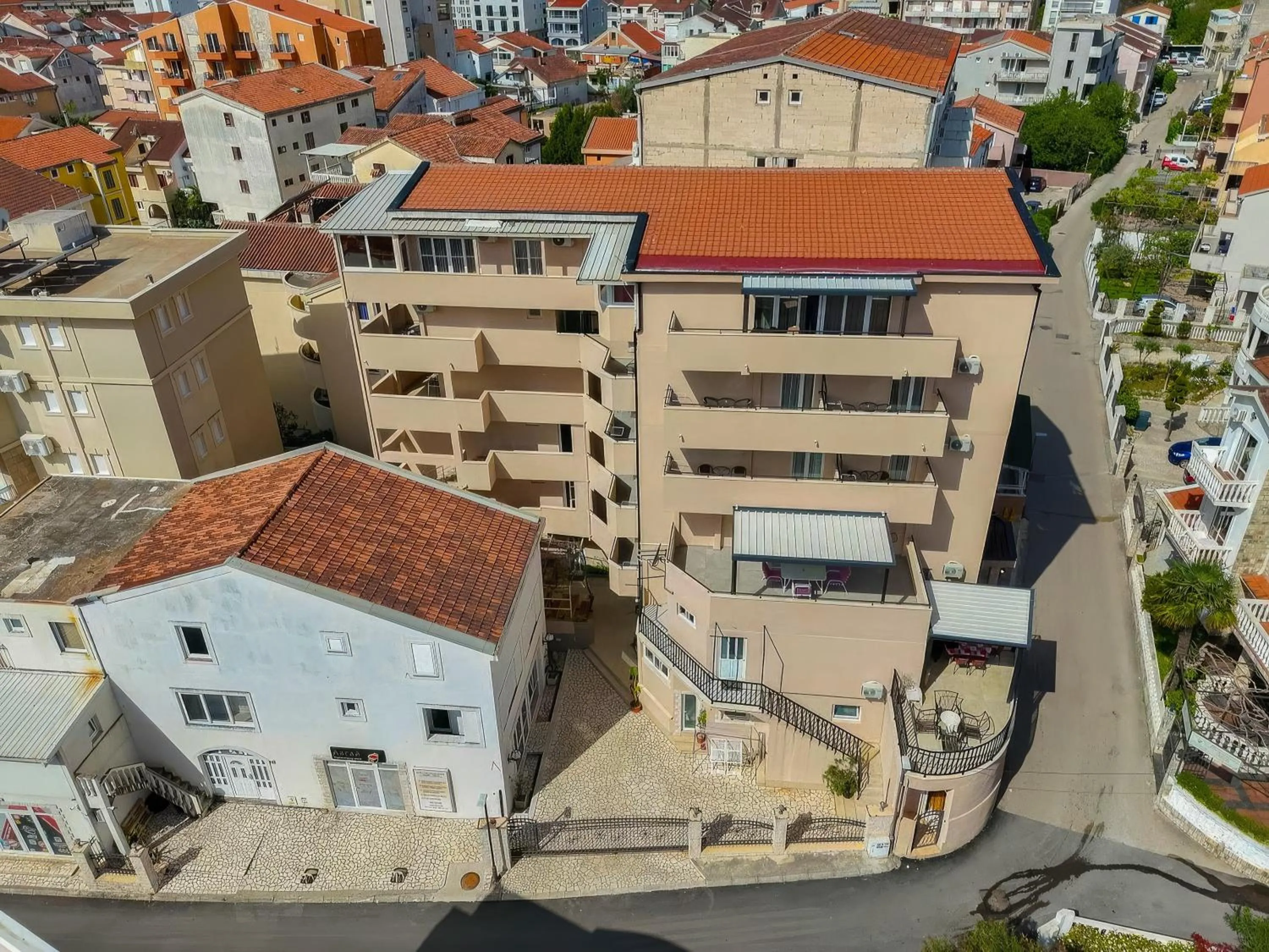 Property building in Azzuro apartments Budva