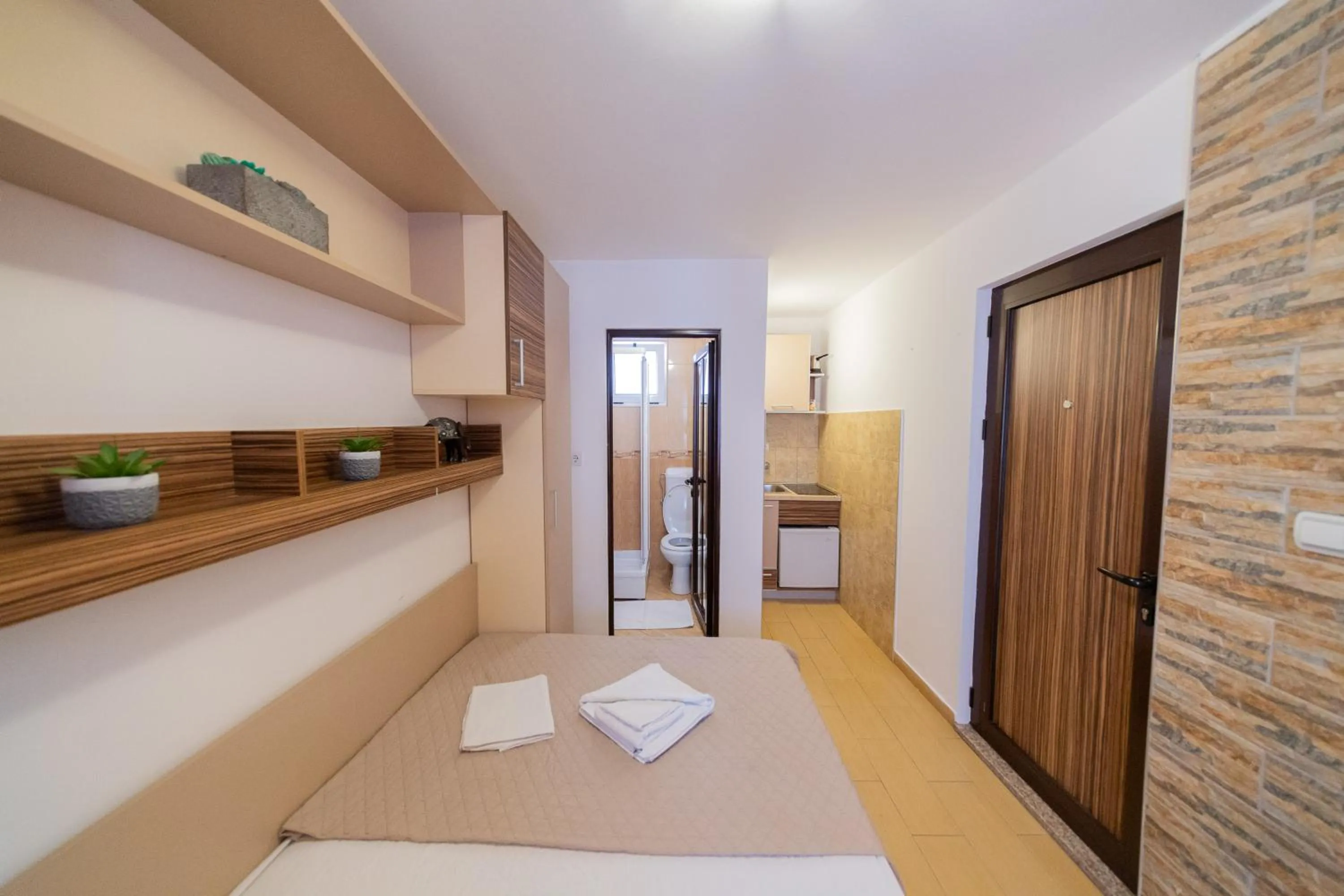 kitchen, Bed in Azzuro apartments Budva
