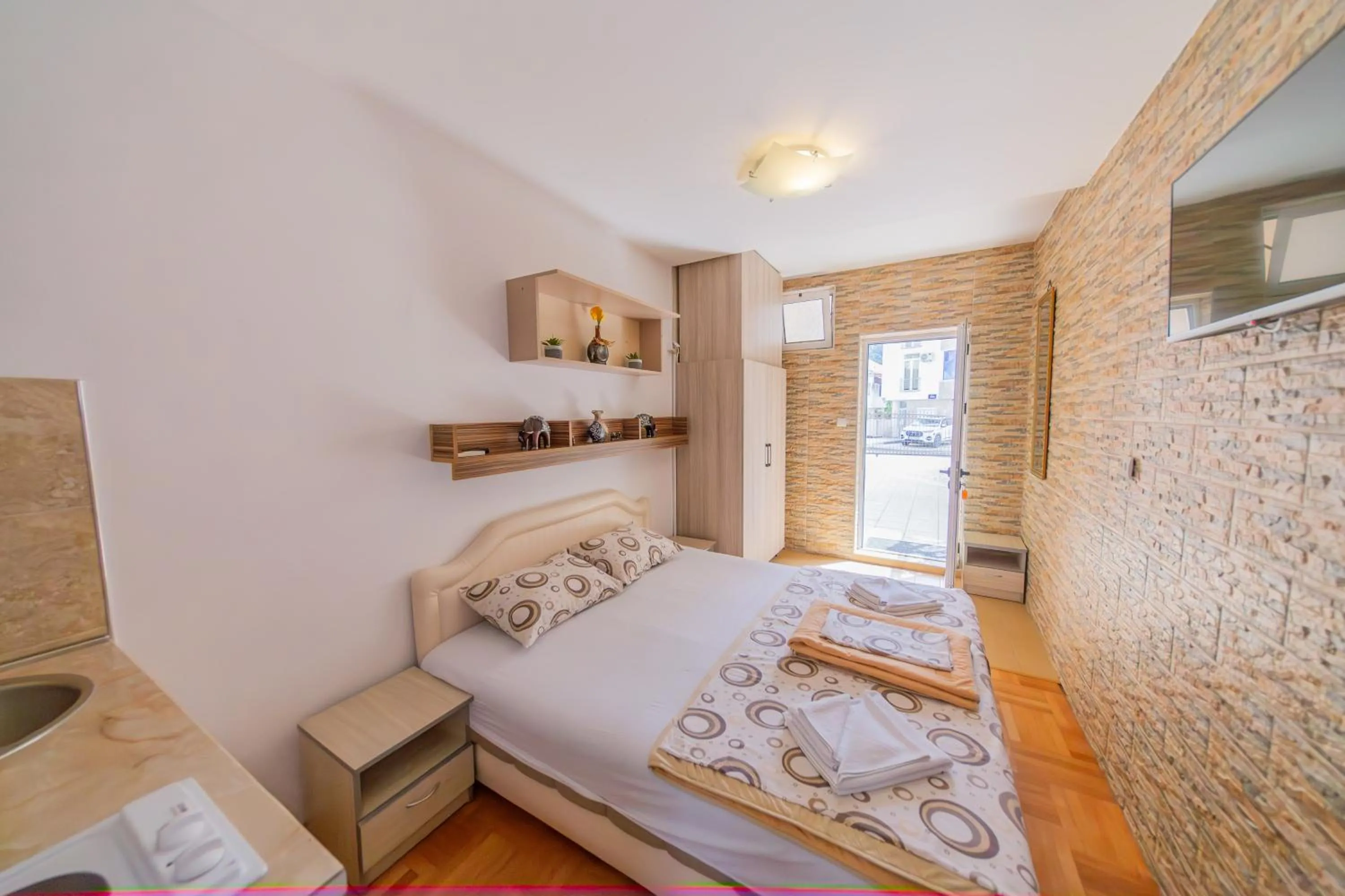 Bed in Azzuro apartments Budva
