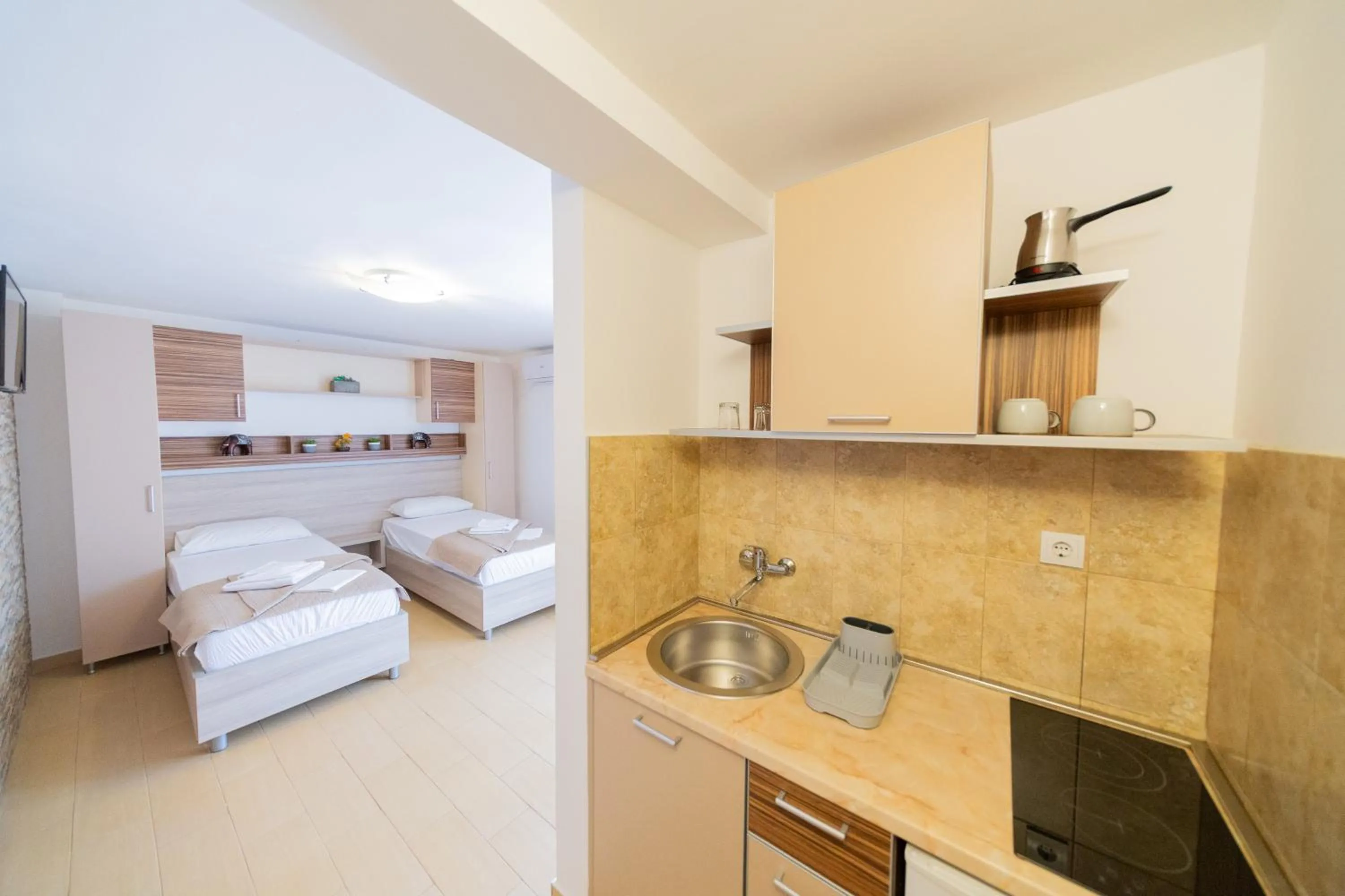 kitchen, Bed in Azzuro apartments Budva
