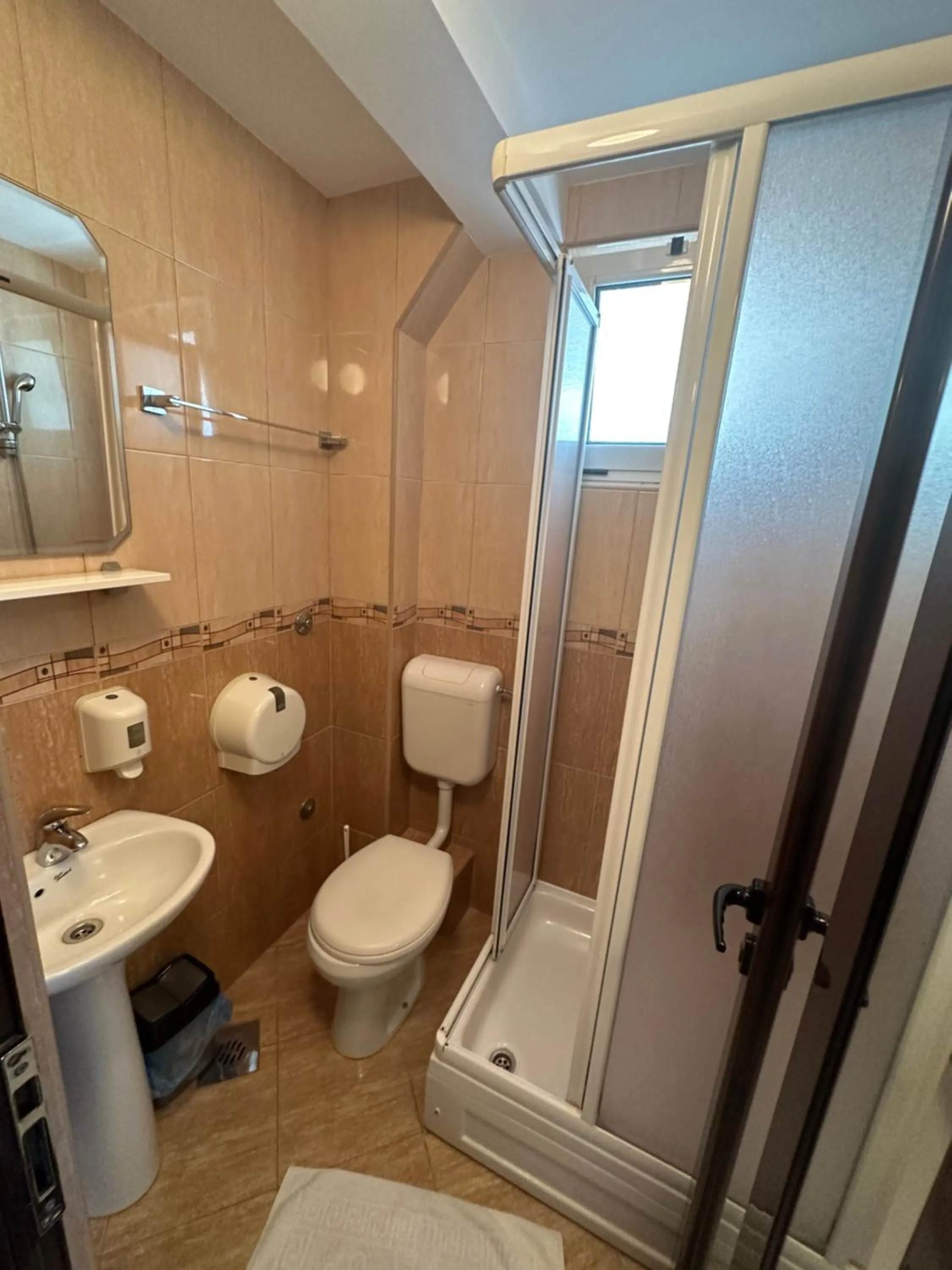 Bathroom in Azzuro apartments Budva
