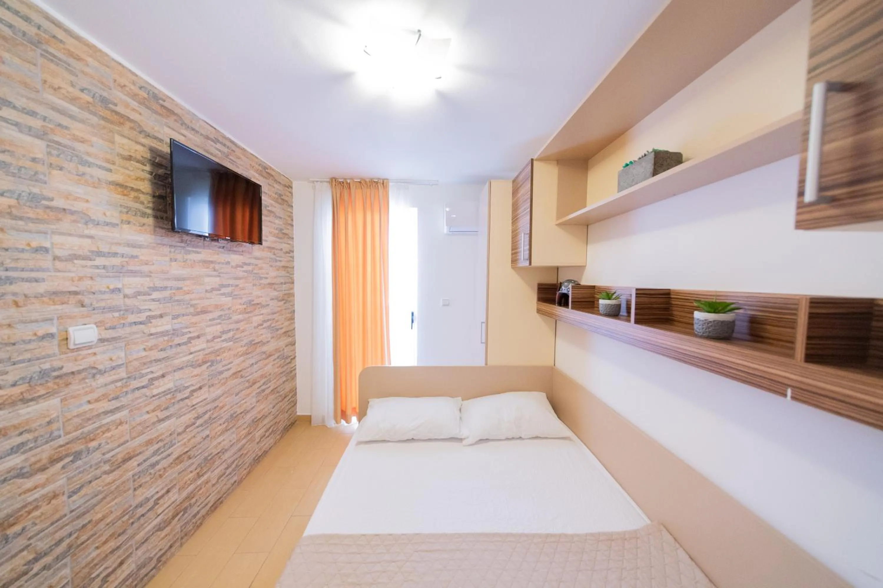 Bed in Azzuro apartments Budva