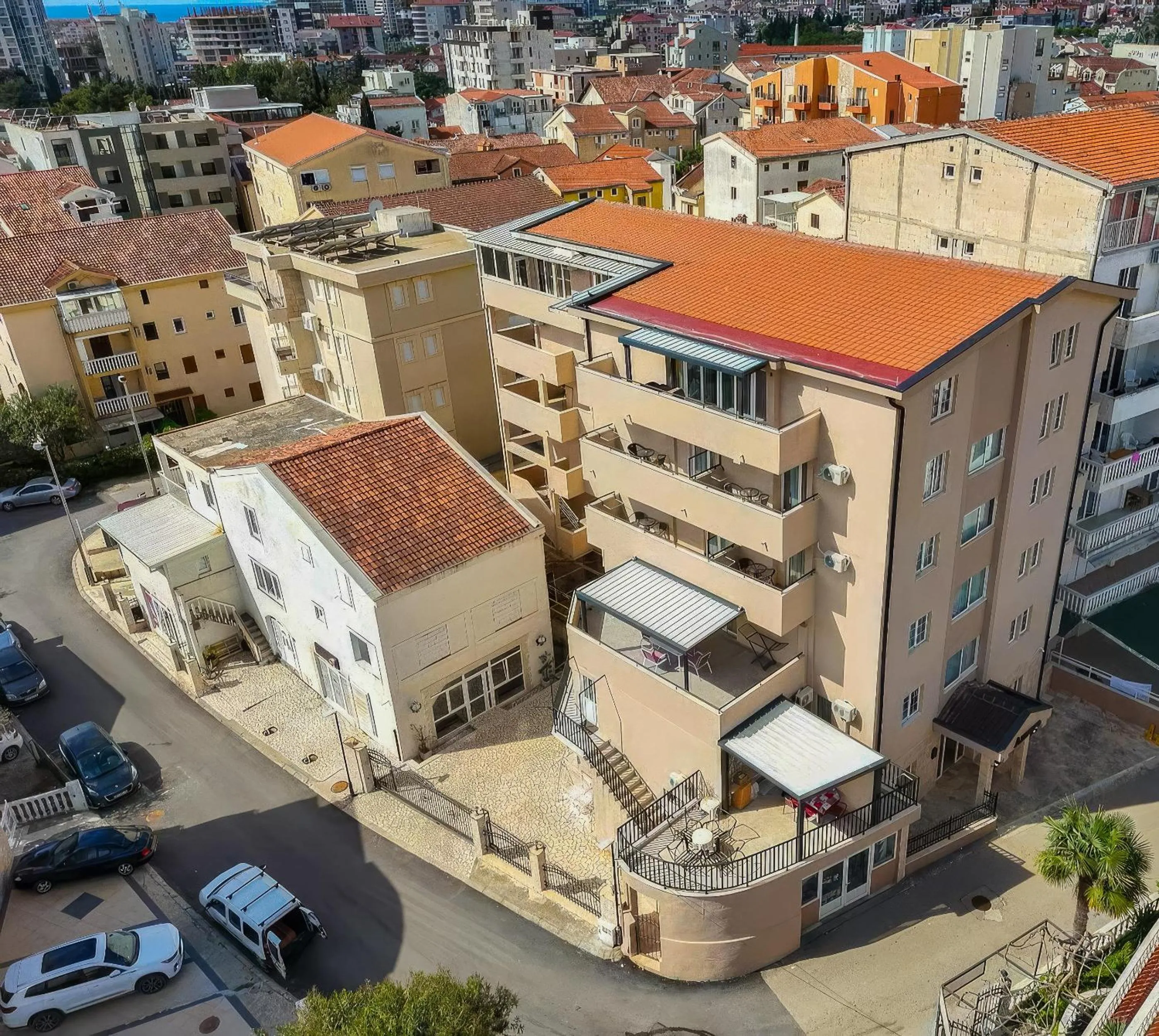 Property building in Azzuro apartments Budva