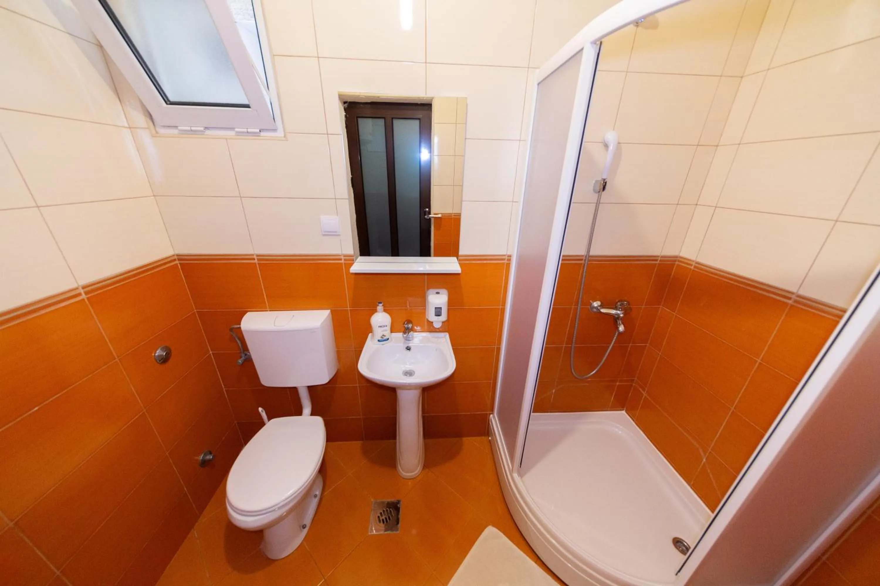 Bathroom in Azzuro apartments Budva