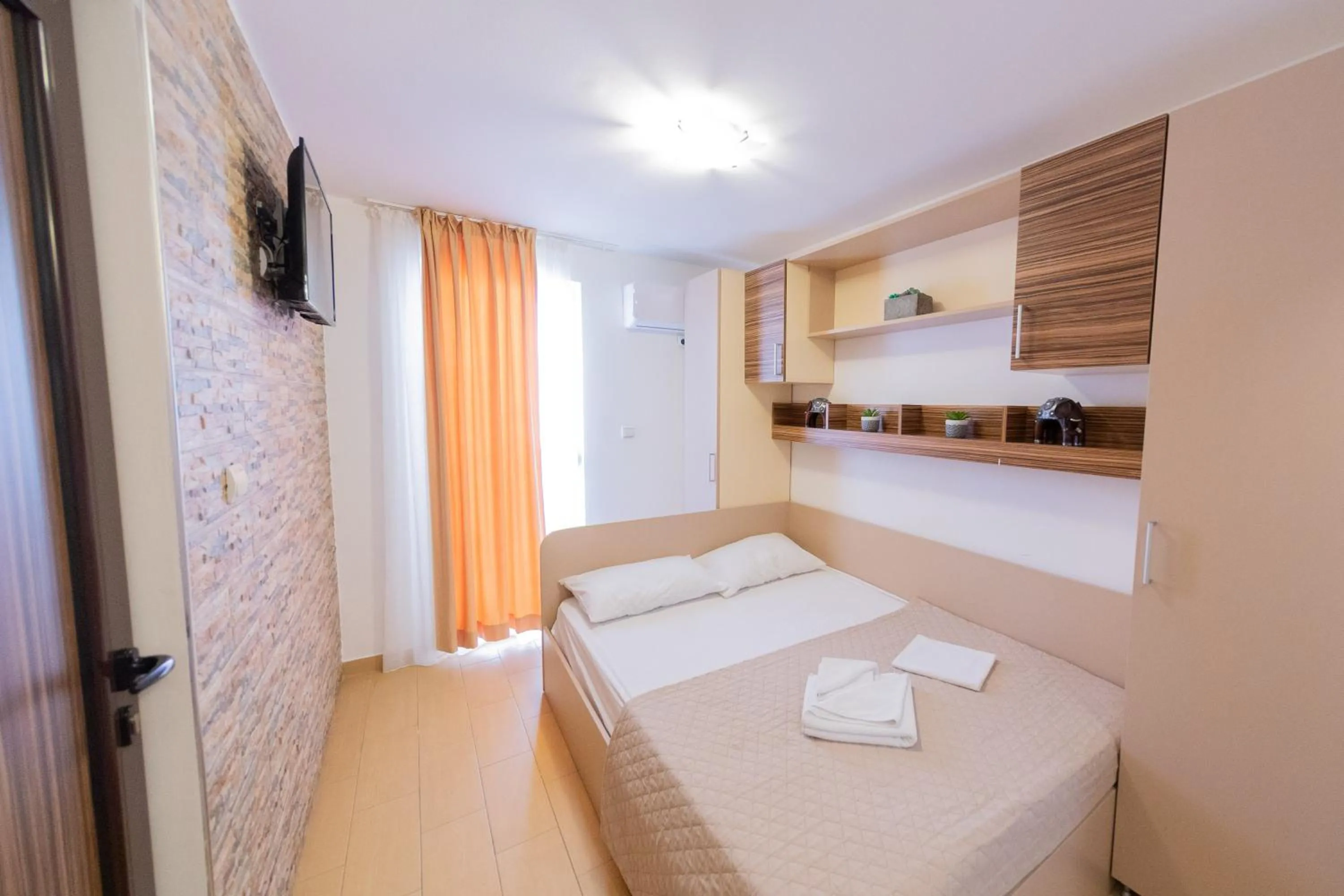 Bed in Azzuro apartments Budva