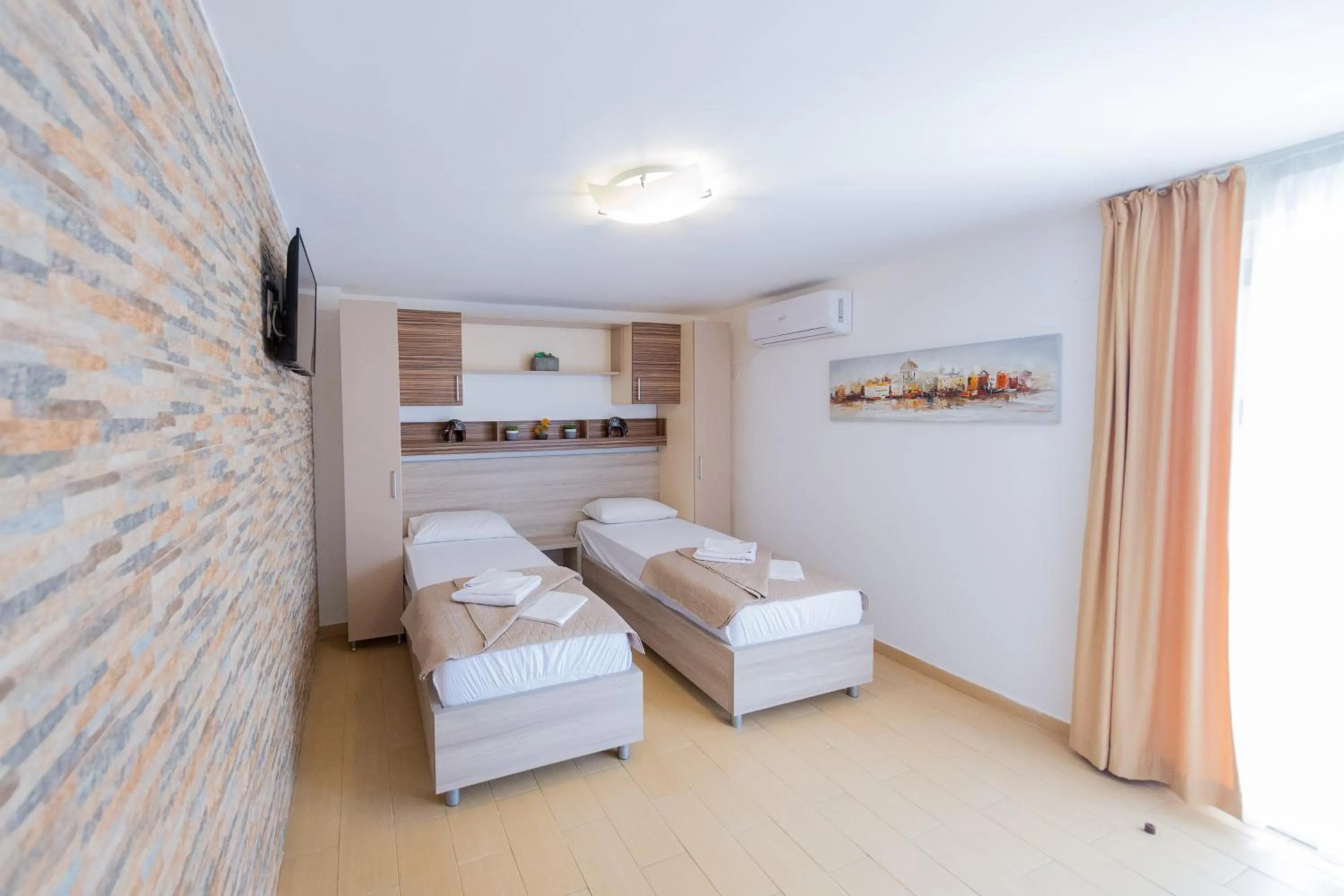 Text overlay, Bed in Azzuro apartments Budva
