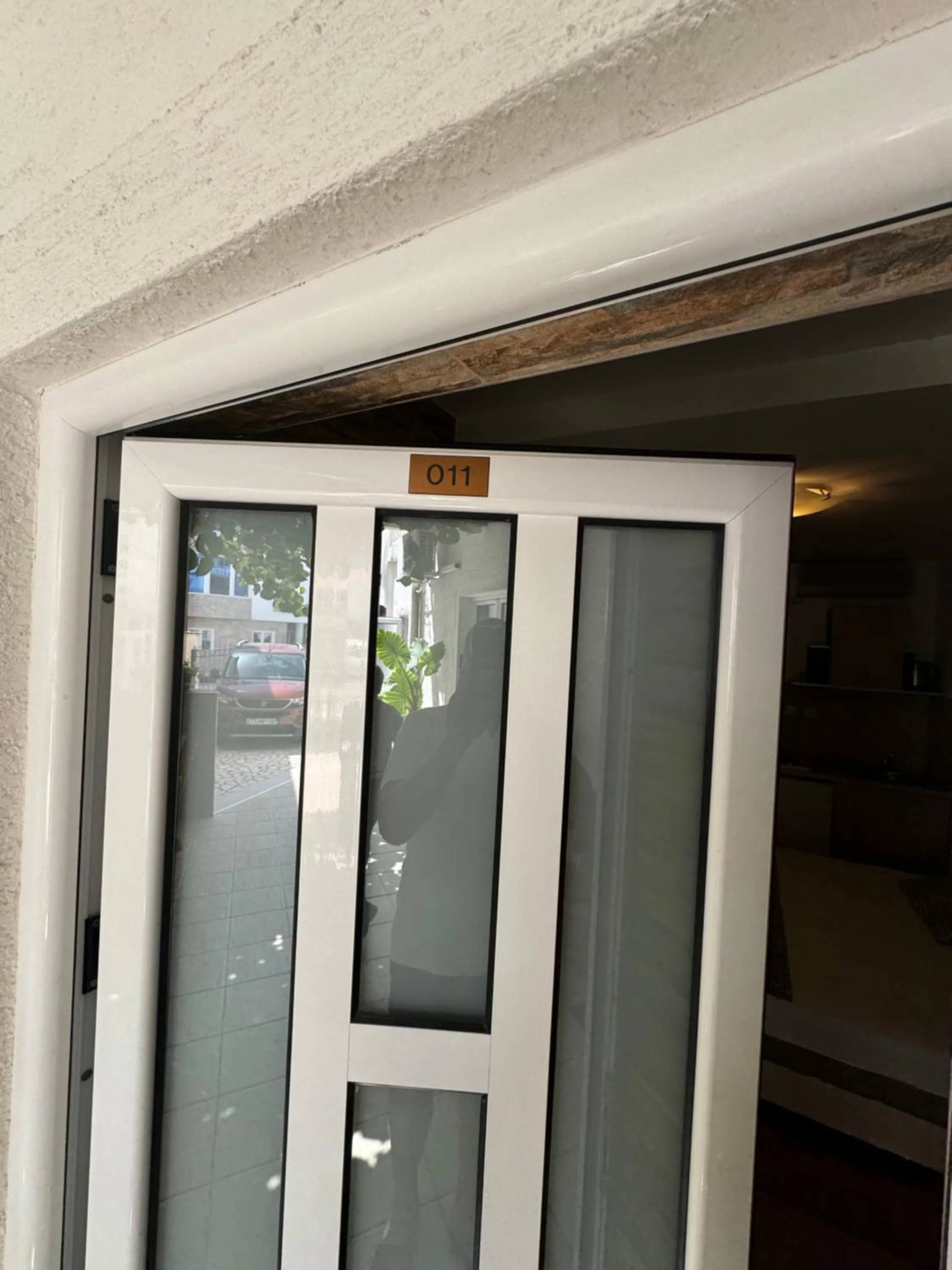 Text overlay in Azzuro apartments Budva