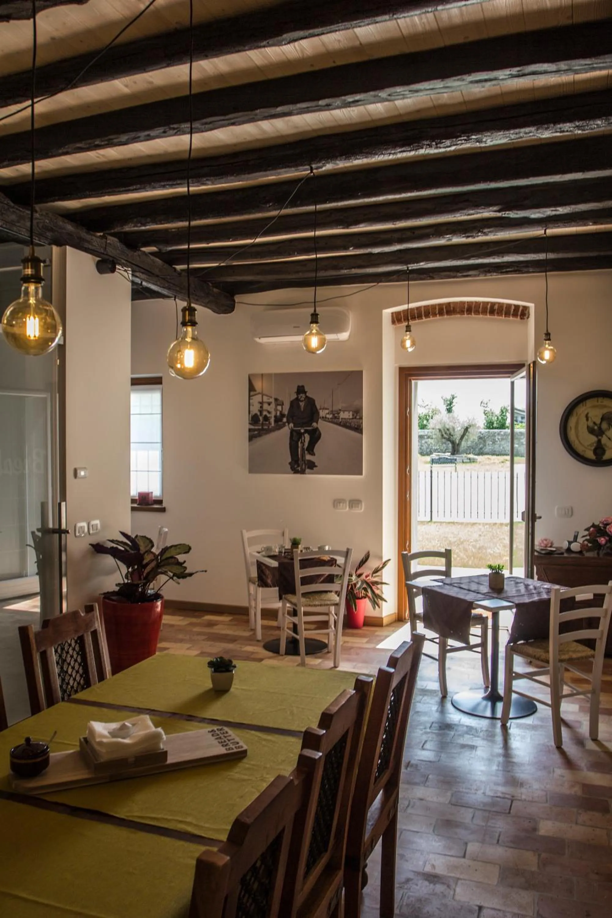 Restaurant/places to eat in Al Sa di Te