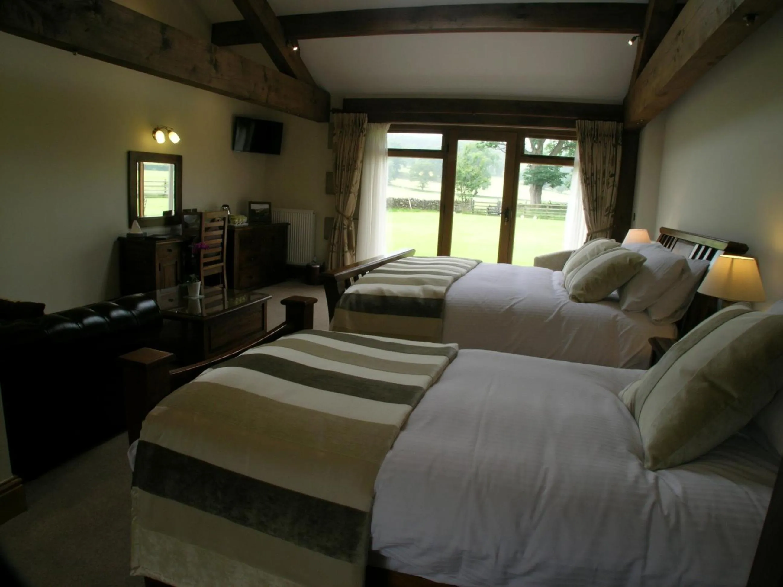 Bed in Green Grove Country House
