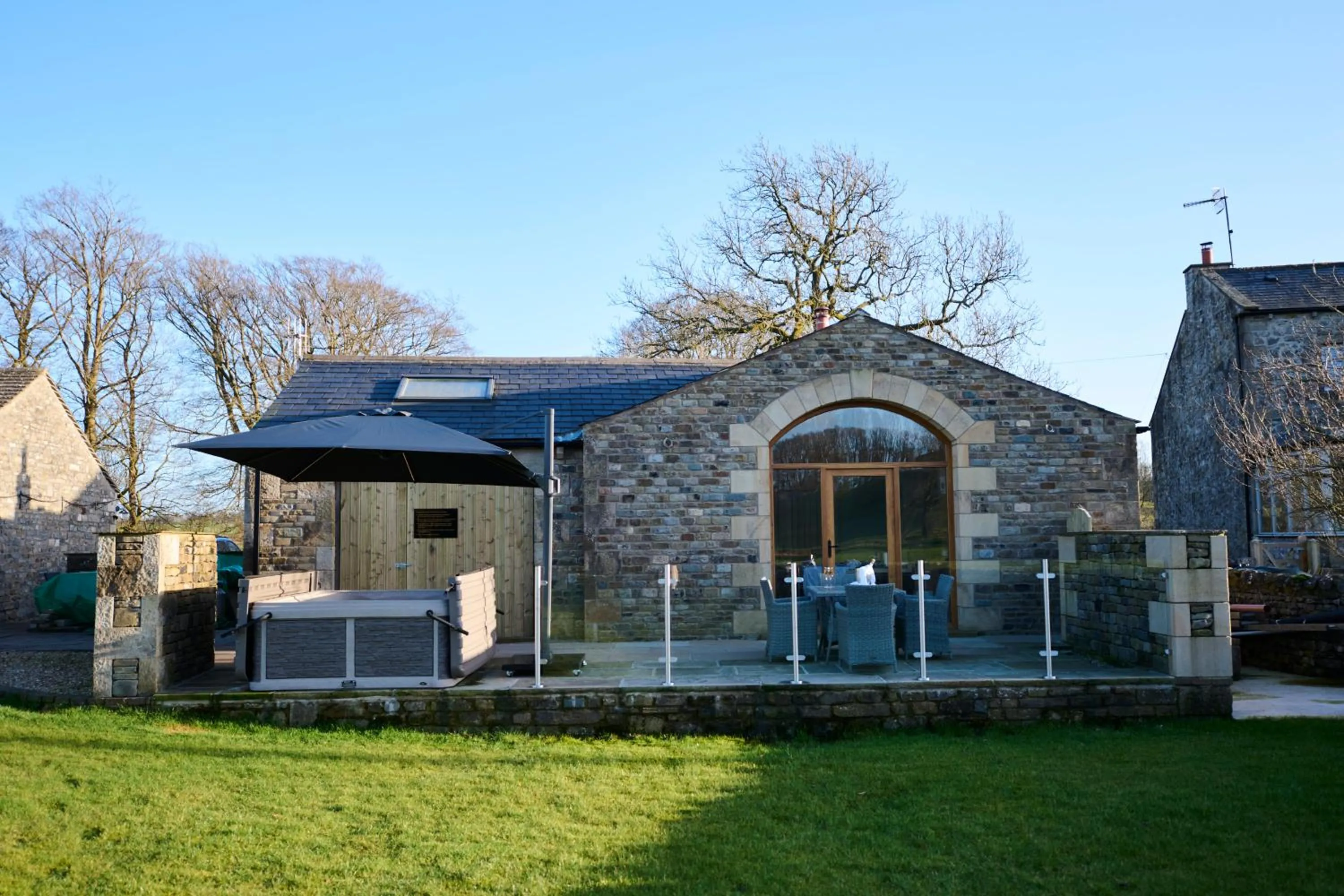 Spring in Green Grove Country House