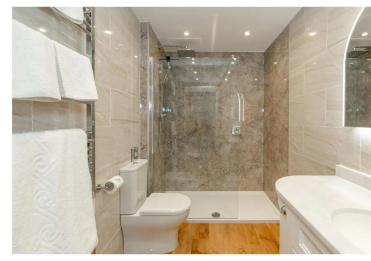 Shower in Green Grove Country House