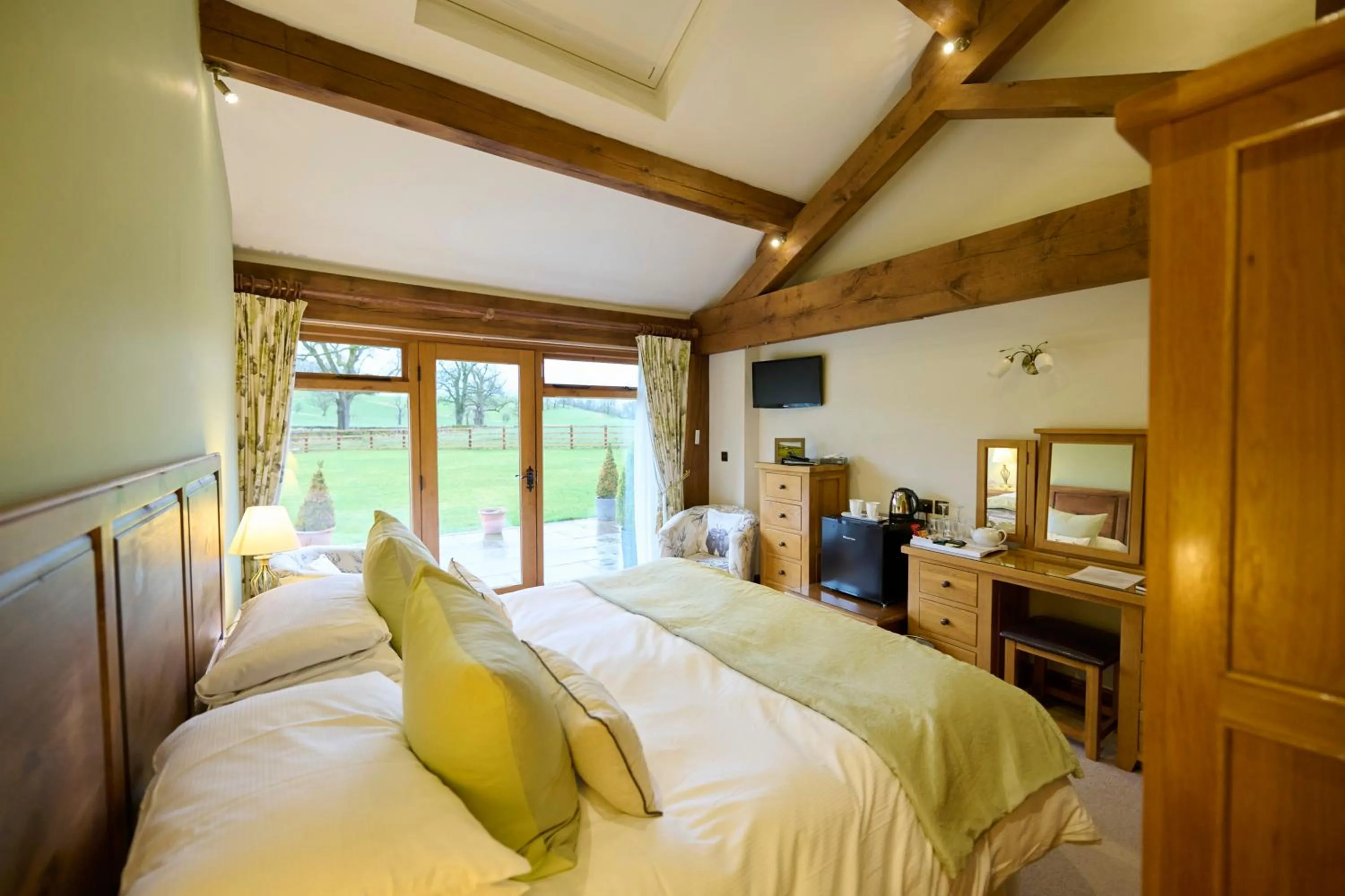 Bed in Green Grove Country House