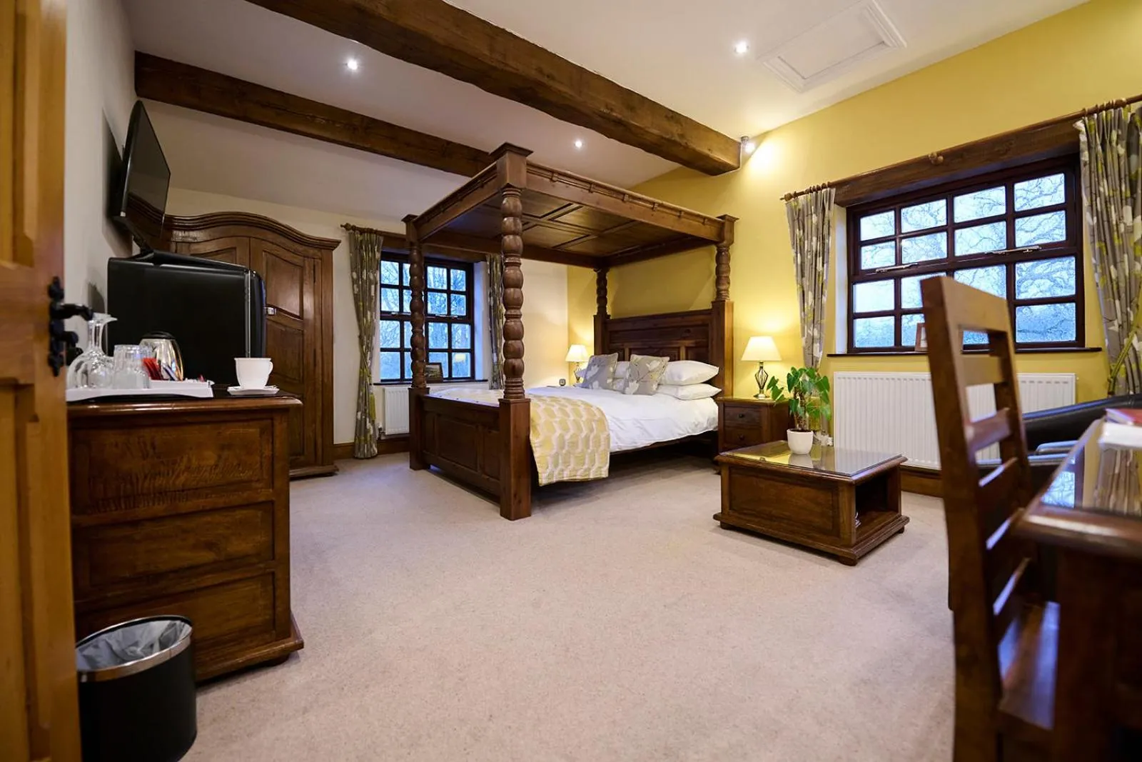 Bed in Green Grove Country House