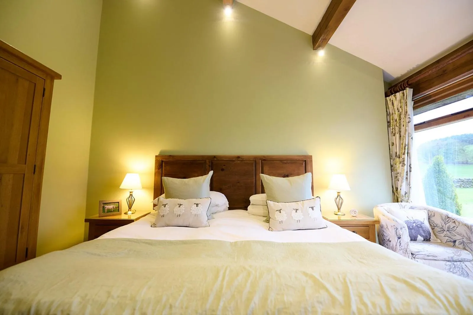 Bed in Green Grove Country House