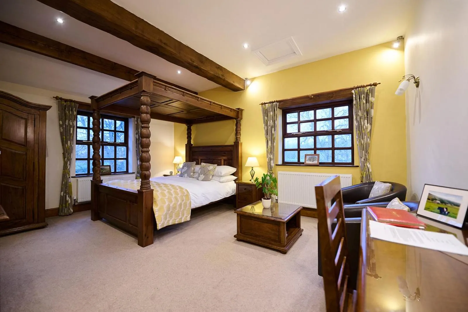Bed in Green Grove Country House