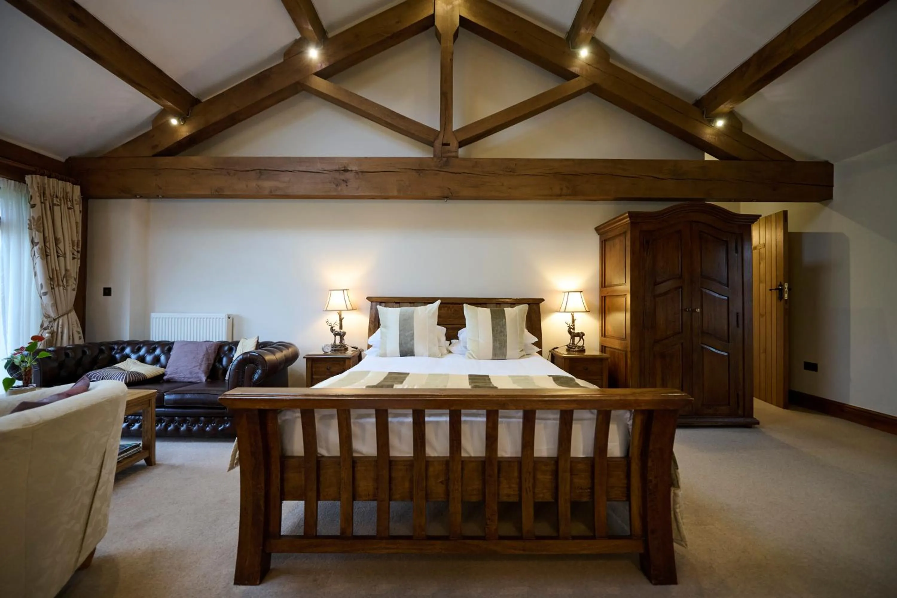 Photo of the whole room, Bed in Green Grove Country House