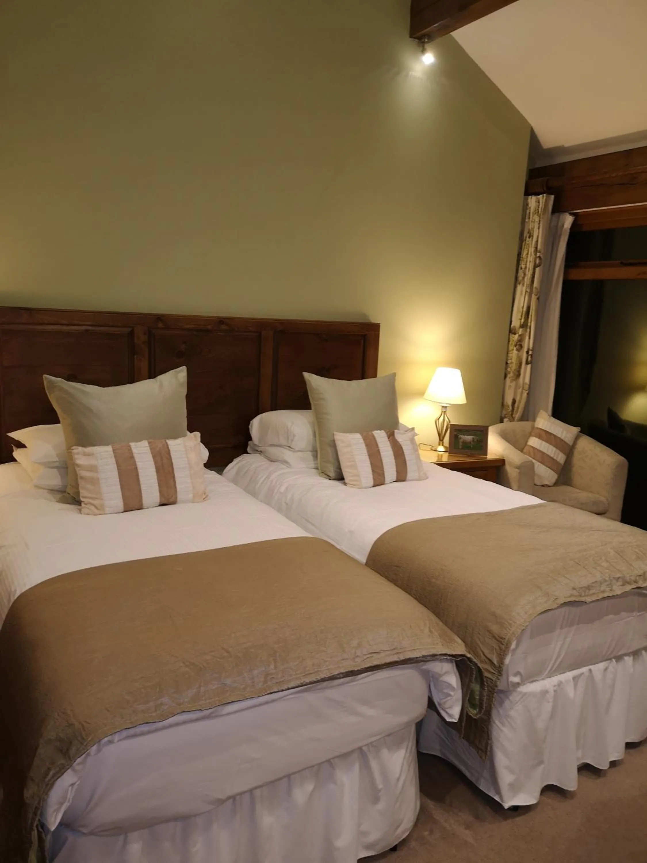 Bed in Green Grove Country House